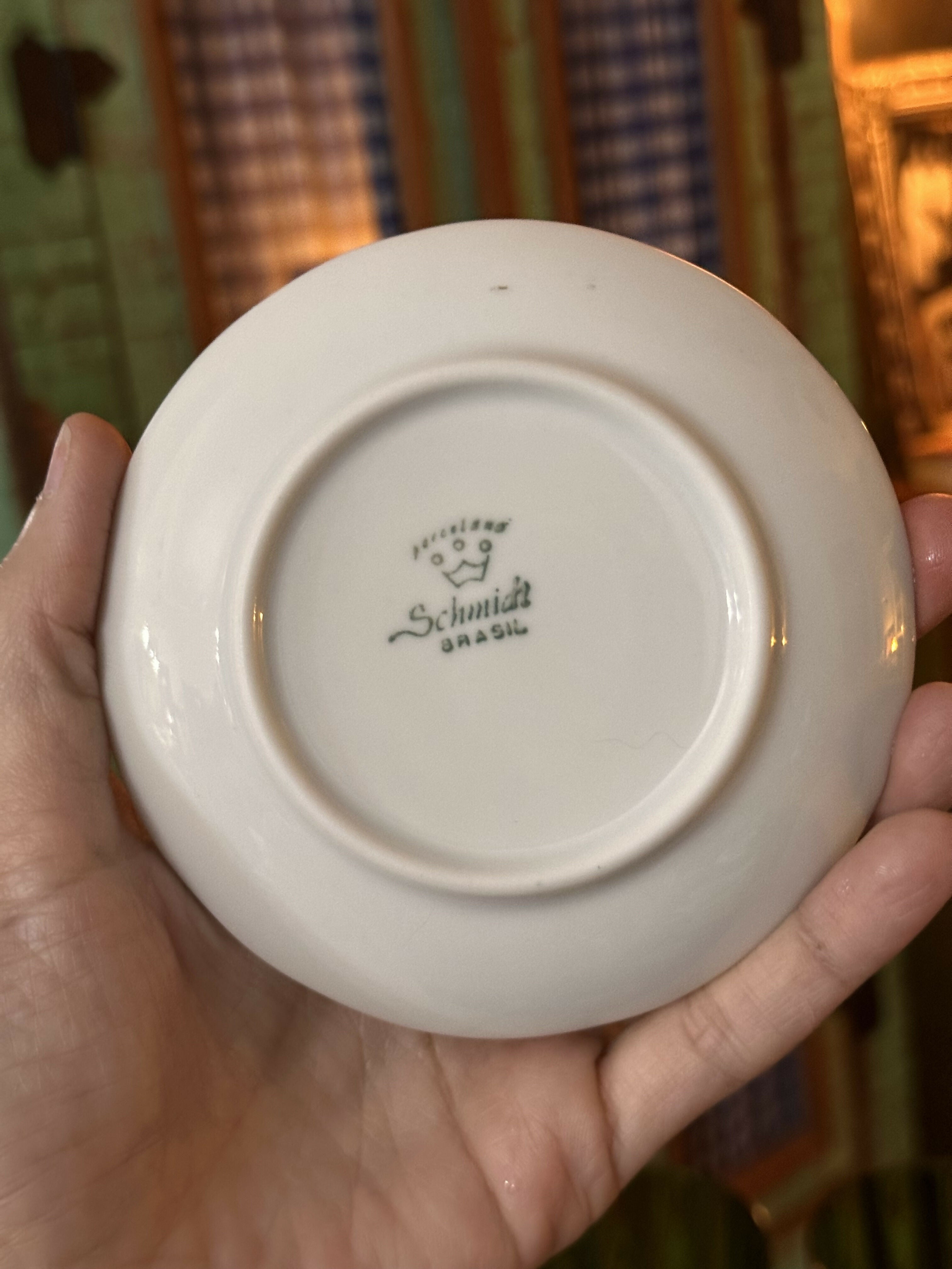 Maravilhoso jogo de xícaras de café vintage Schmidt de frutinhas com bordas em ouro - 12 peças
