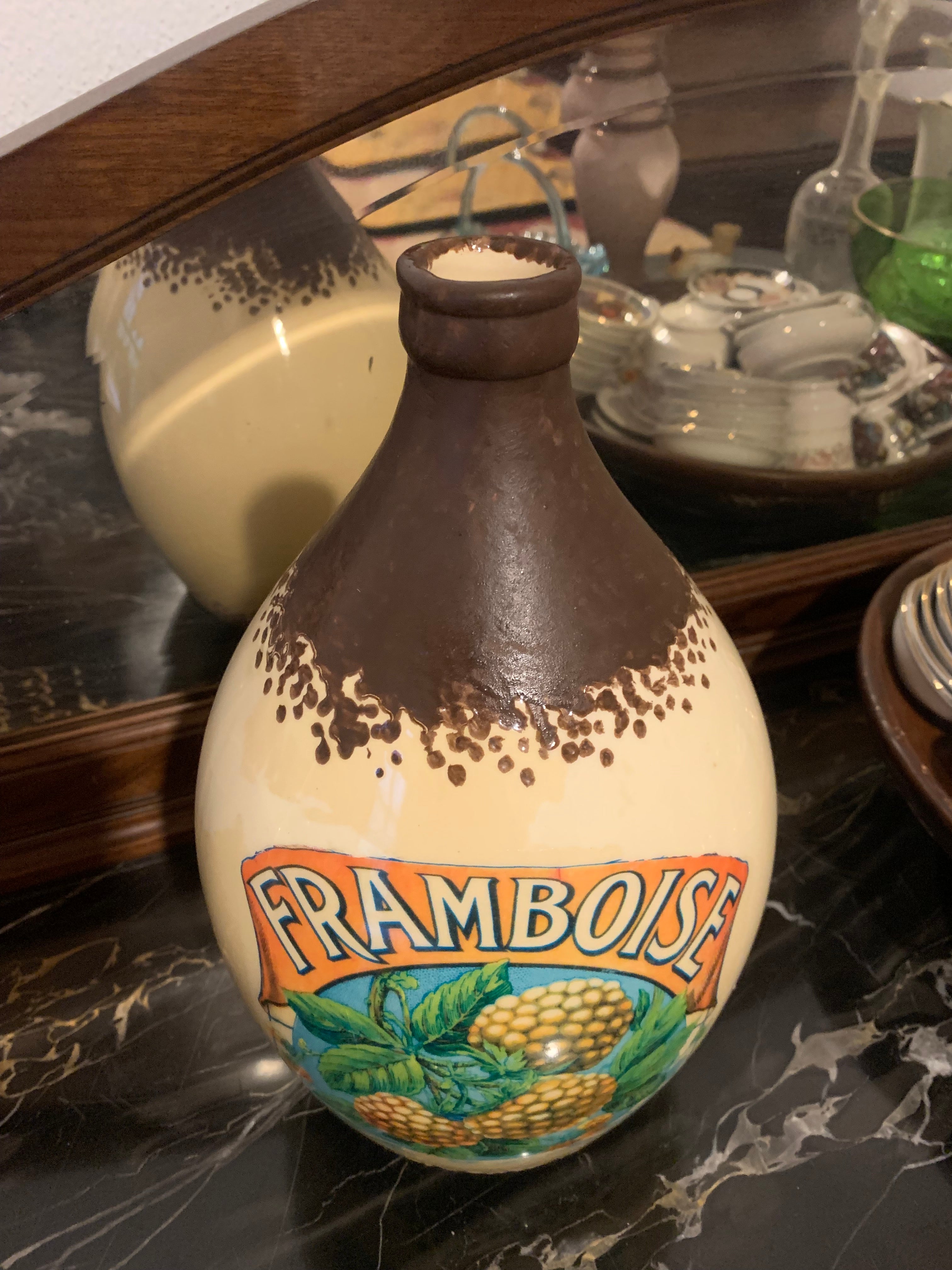 Vaso decorativo em faiança da famosa marca Collezione Vacheron Imperatriz