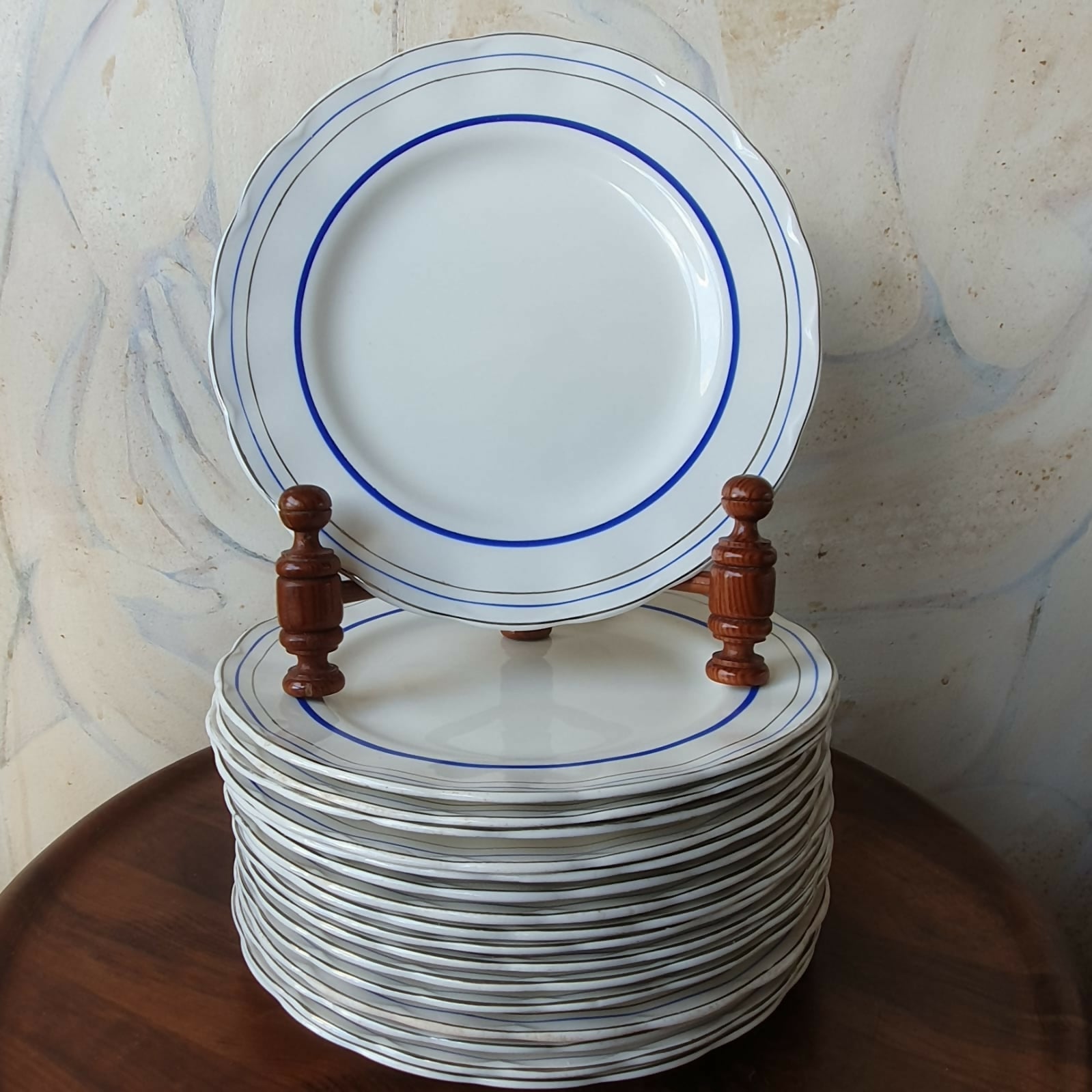 Conjunto de 23 peças, pratos rasos e fundos, em faiança inglesa Art Decó, anos 30, Grindley Creampetal
