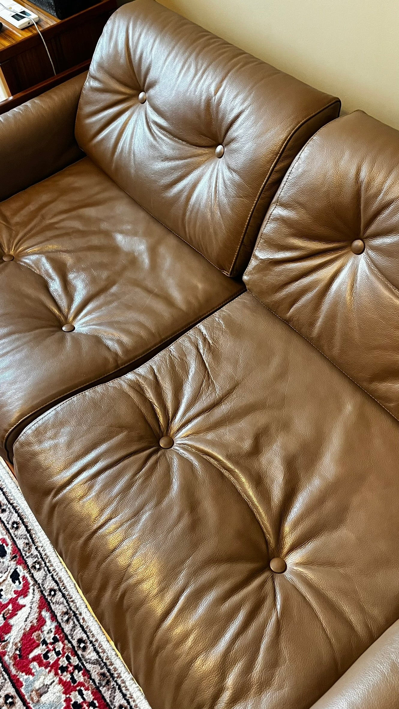 Sofá Vintage em Couro Vaqueta