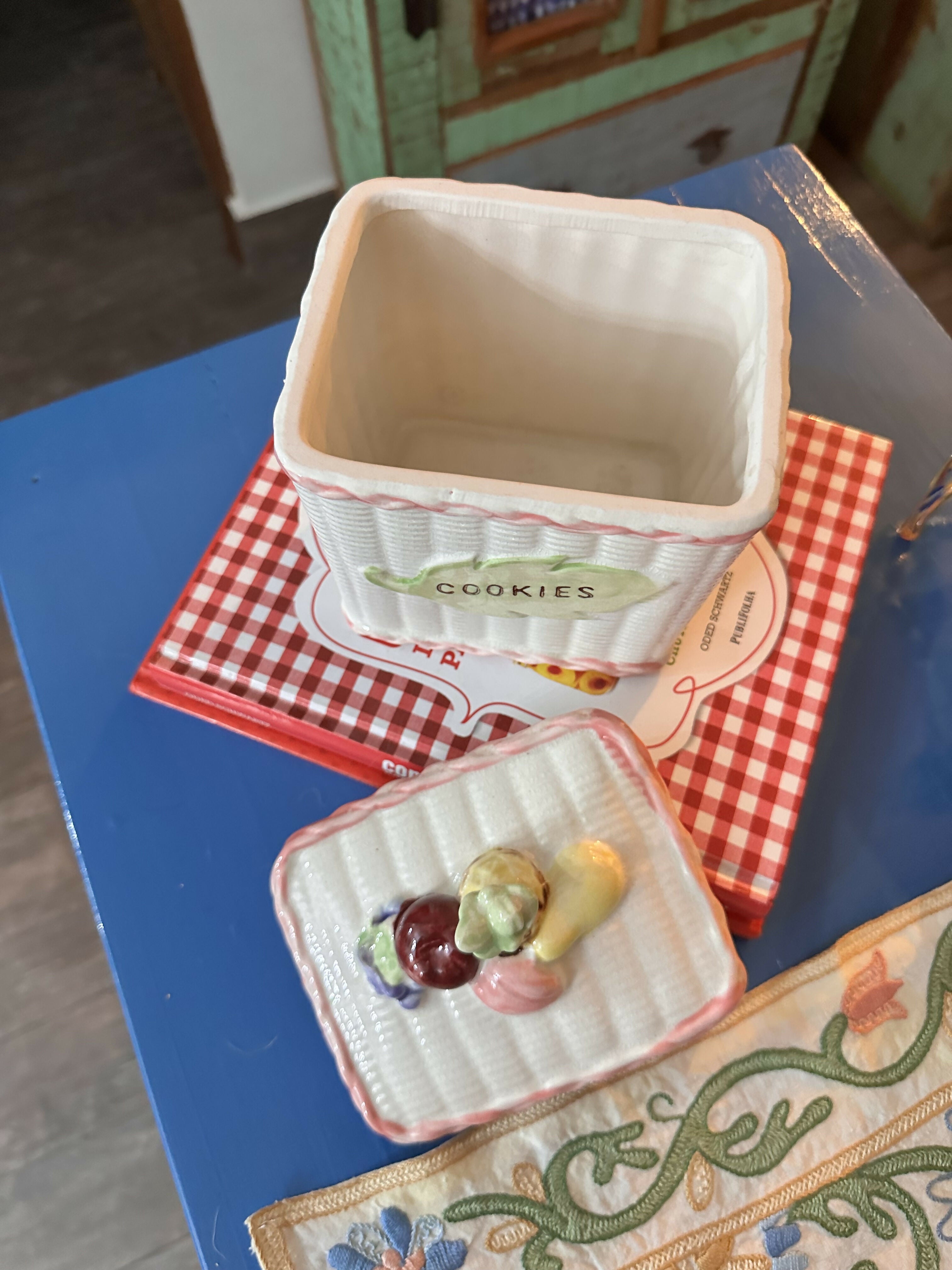 Lindeza de biscoiteira / potiche vintage japonês - com delicadas frutinhas na tampa