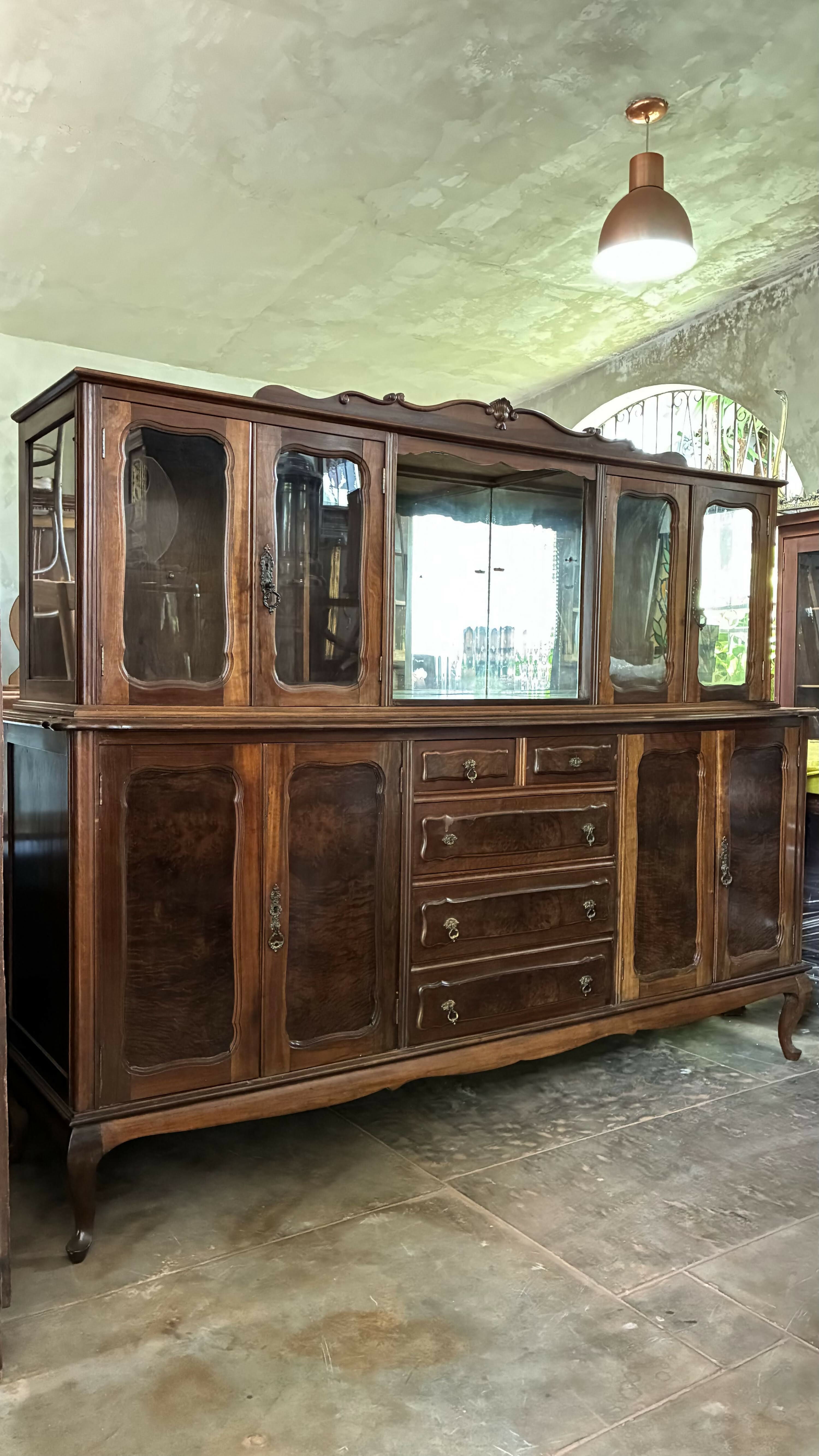 Cristaleira Buffet em Madeira