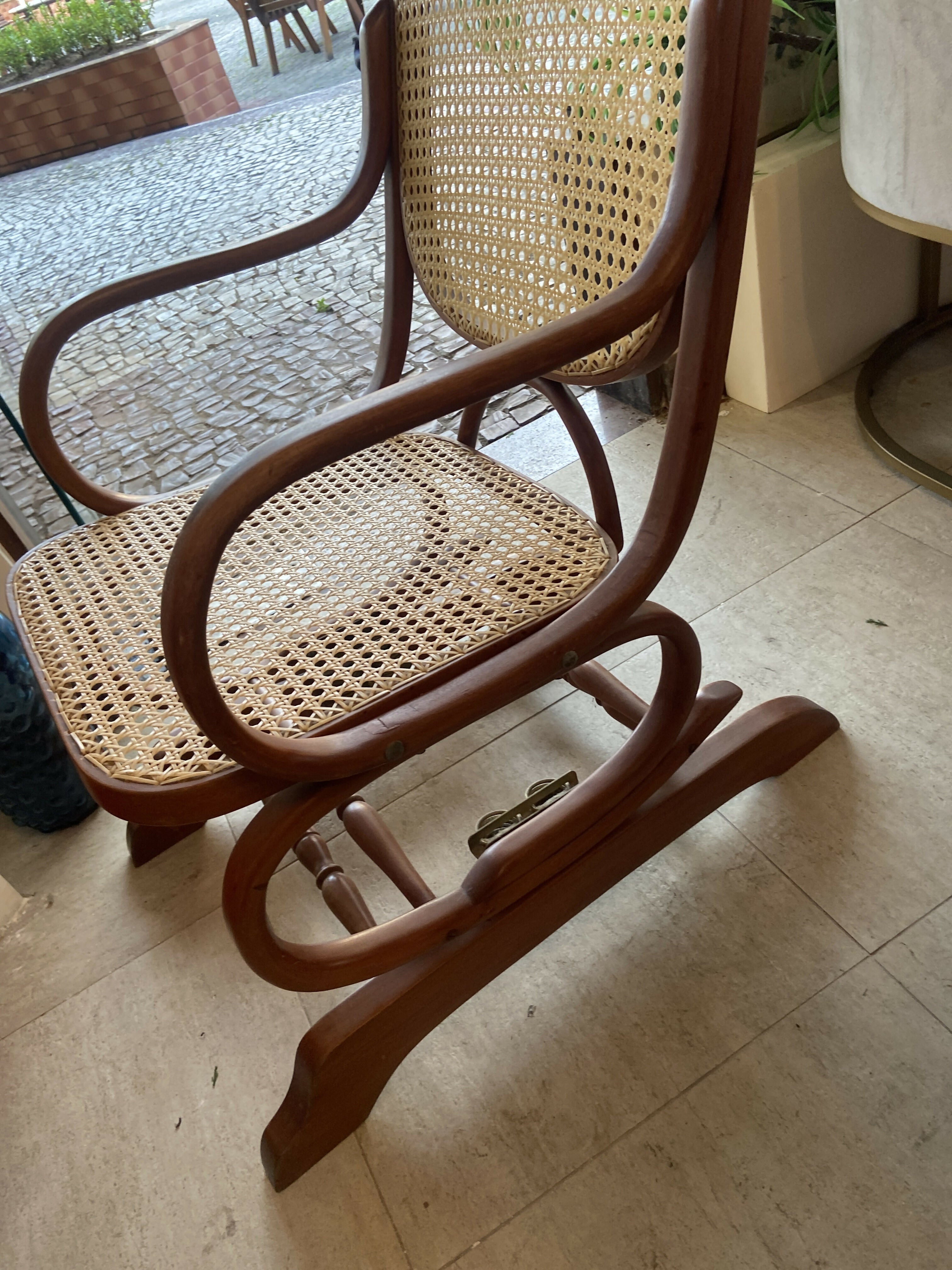CADEIRA DE BALANÇO MOLA PALHINHA THONET