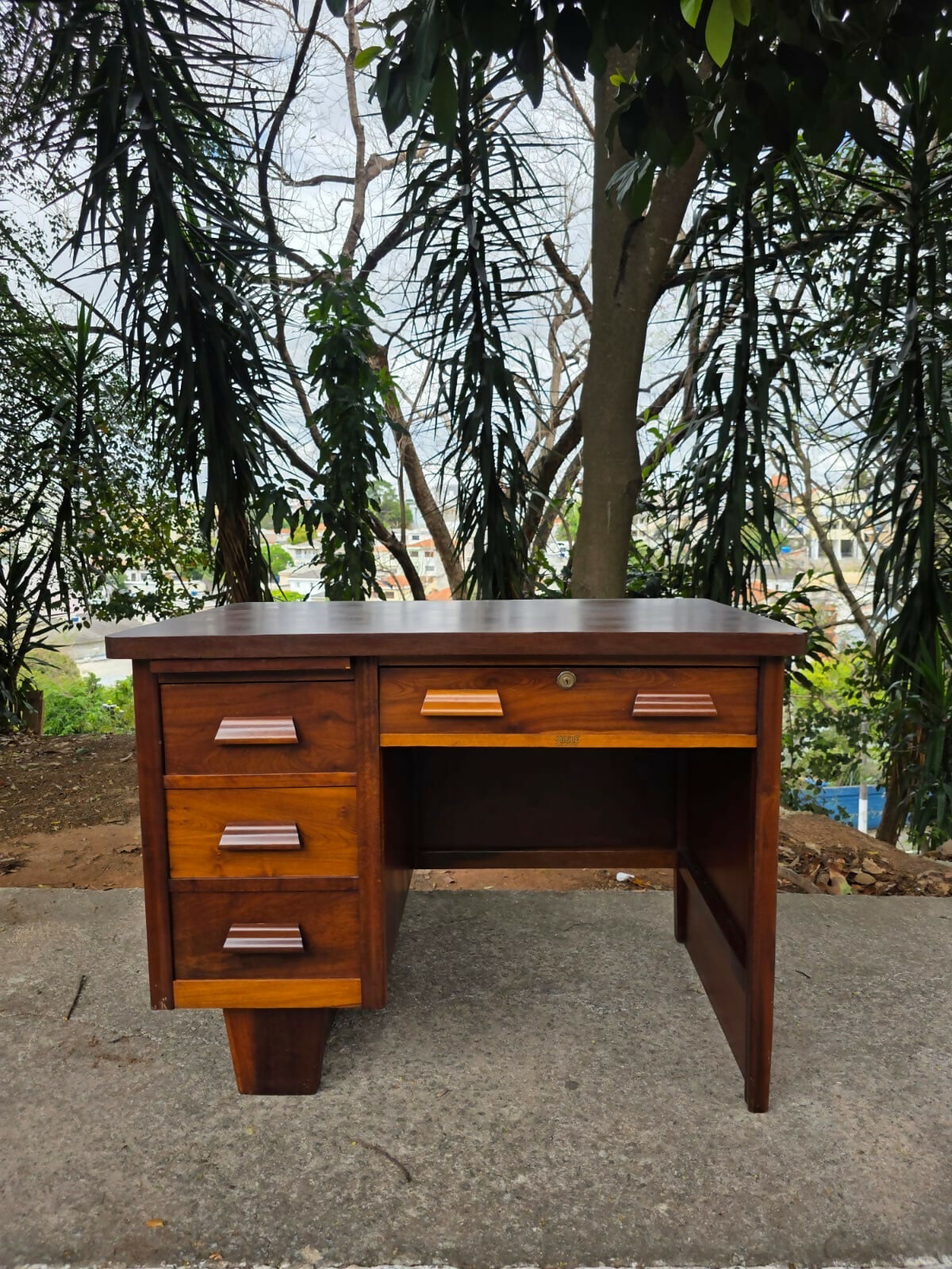 Autêntica escrivaninha da Móveis Miele