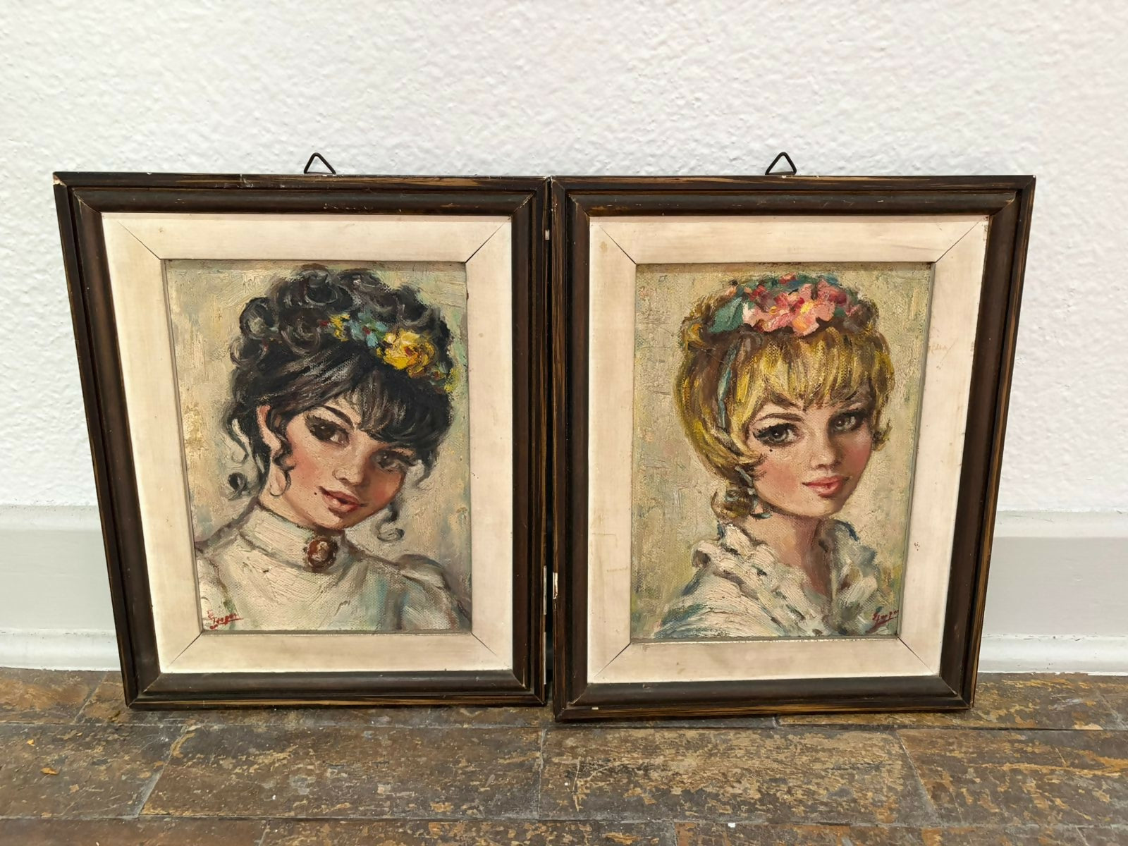 Par de quadros pintados à mão com rosto de mulheres