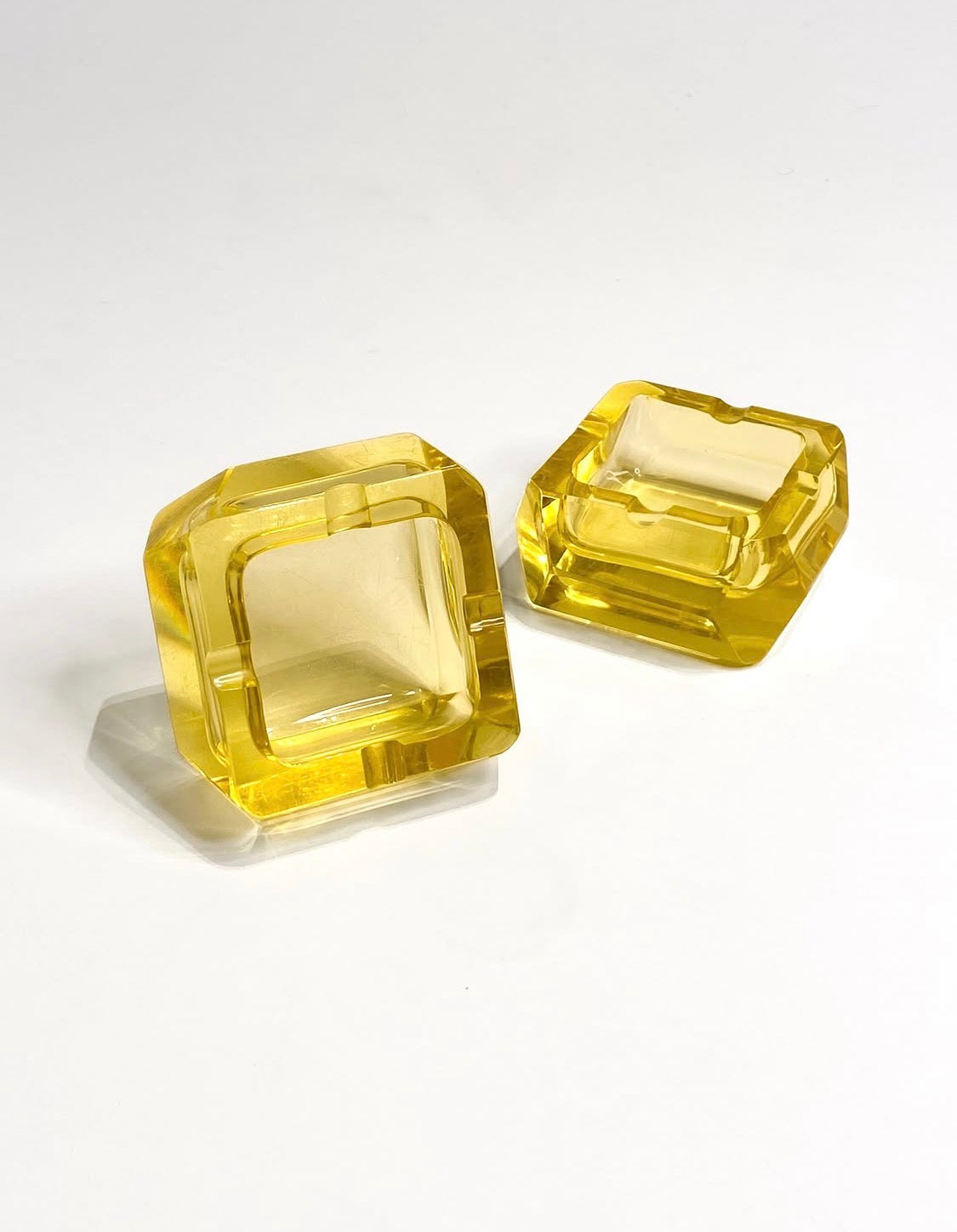 Cinzeiro Vintage quadrado de cristal amarelo (valor unitário) 