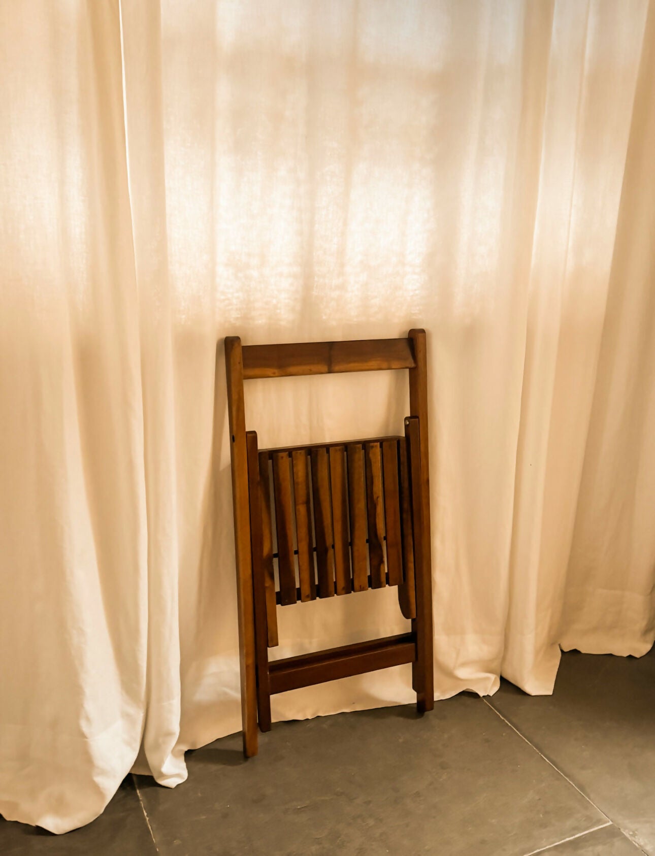 Cadeira dobrável modernista