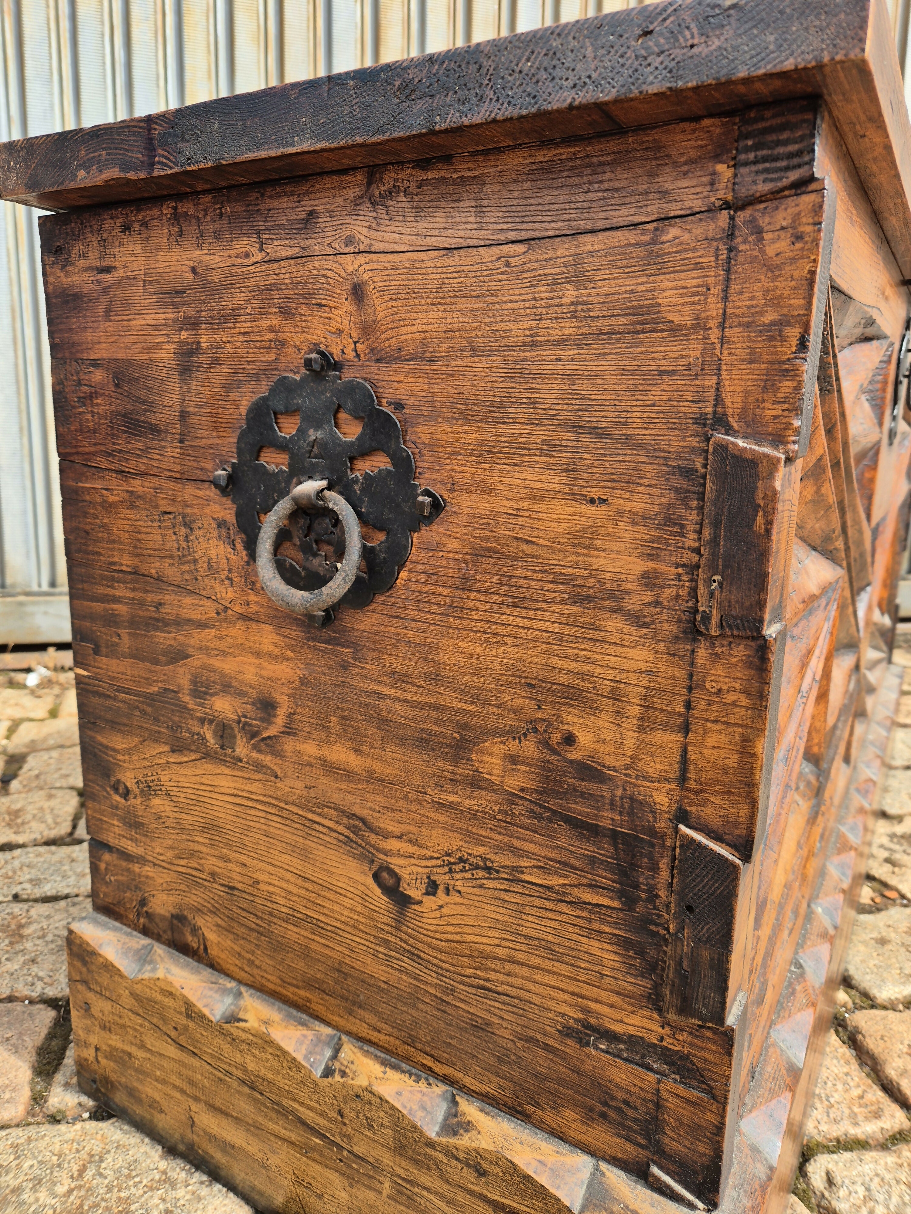 Baú centenario em Pinho de Riga