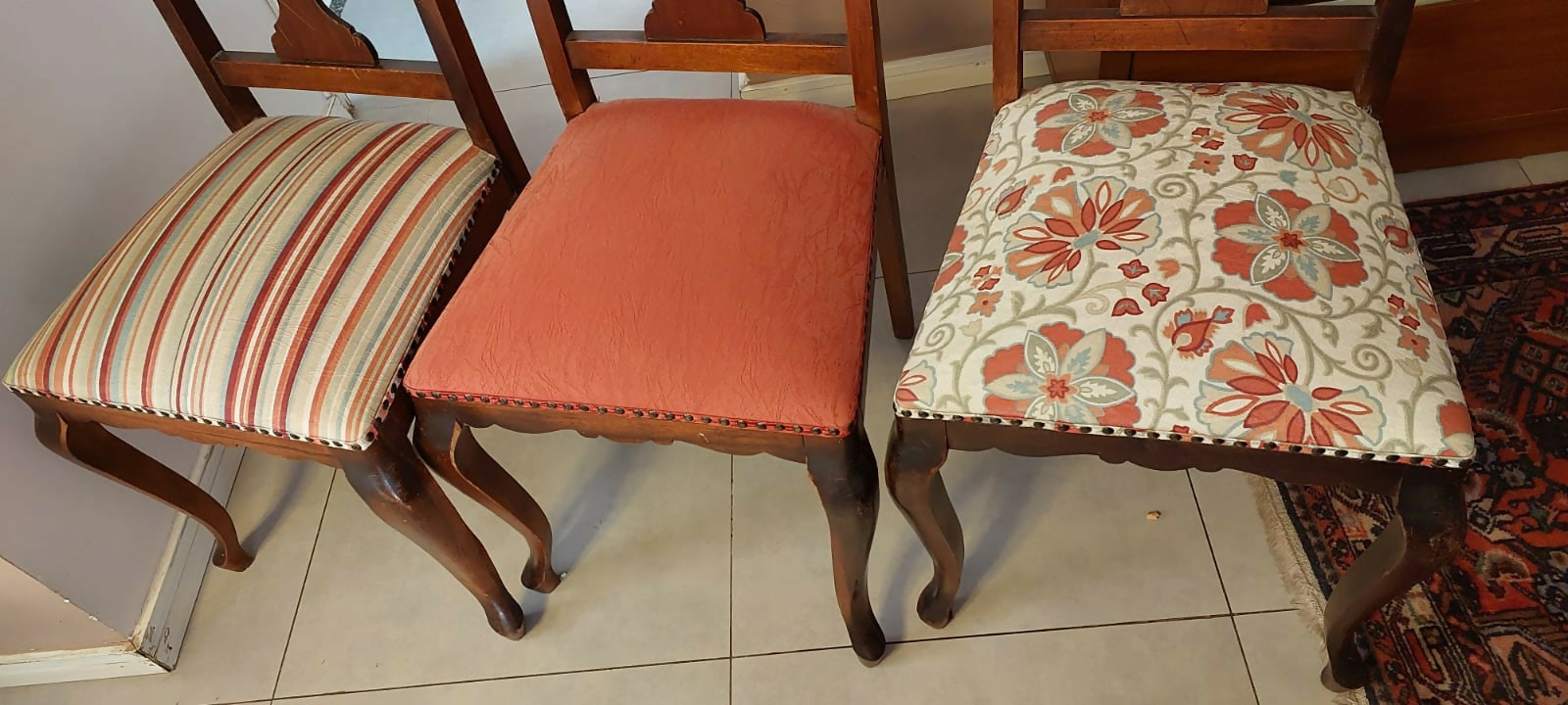 Conjunto estilo Luis XV de Mesa extensível em madeira maciça com 6 cadeiras
