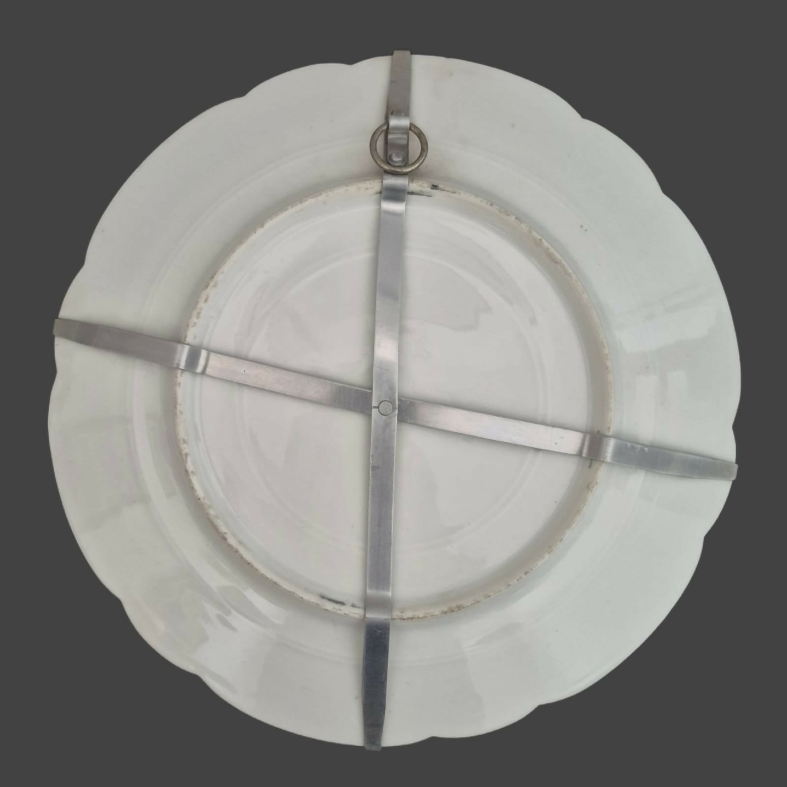 Prato decorativo em porcelana europeia