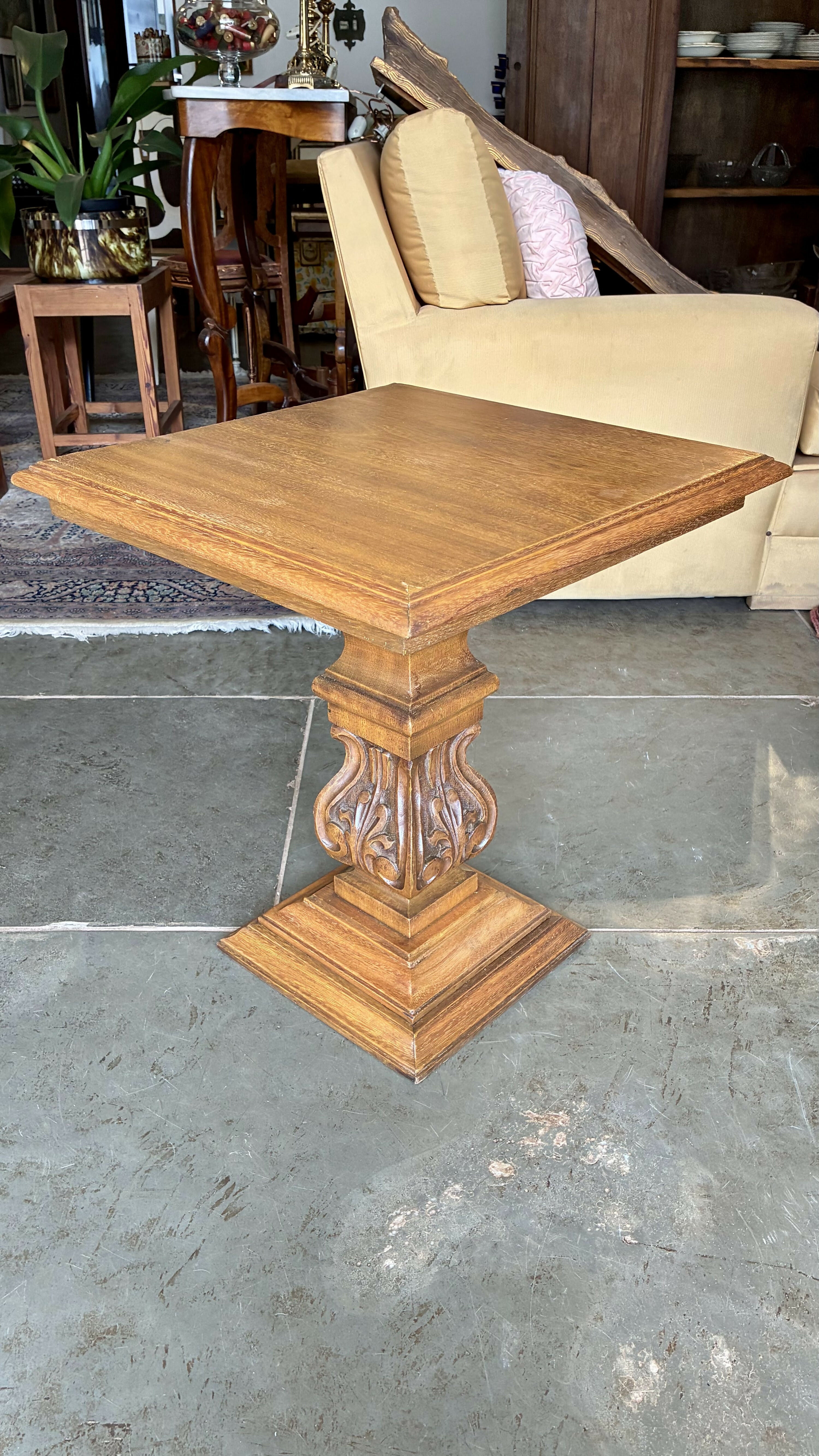 Mesas de canto antigas (valor unitário)