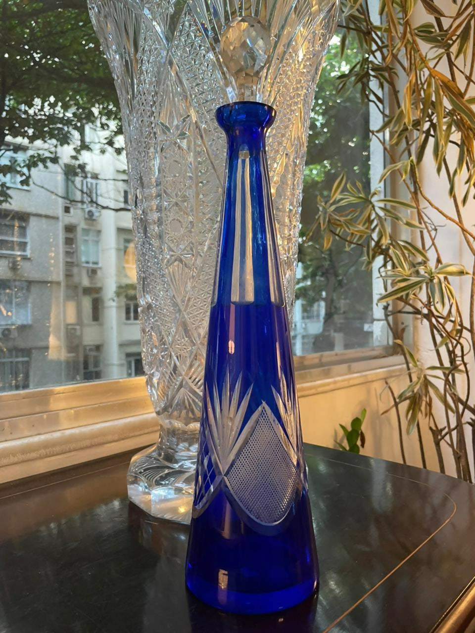 Grande licoreira em cristal double/overlay azul cobalto lapidação estelar
