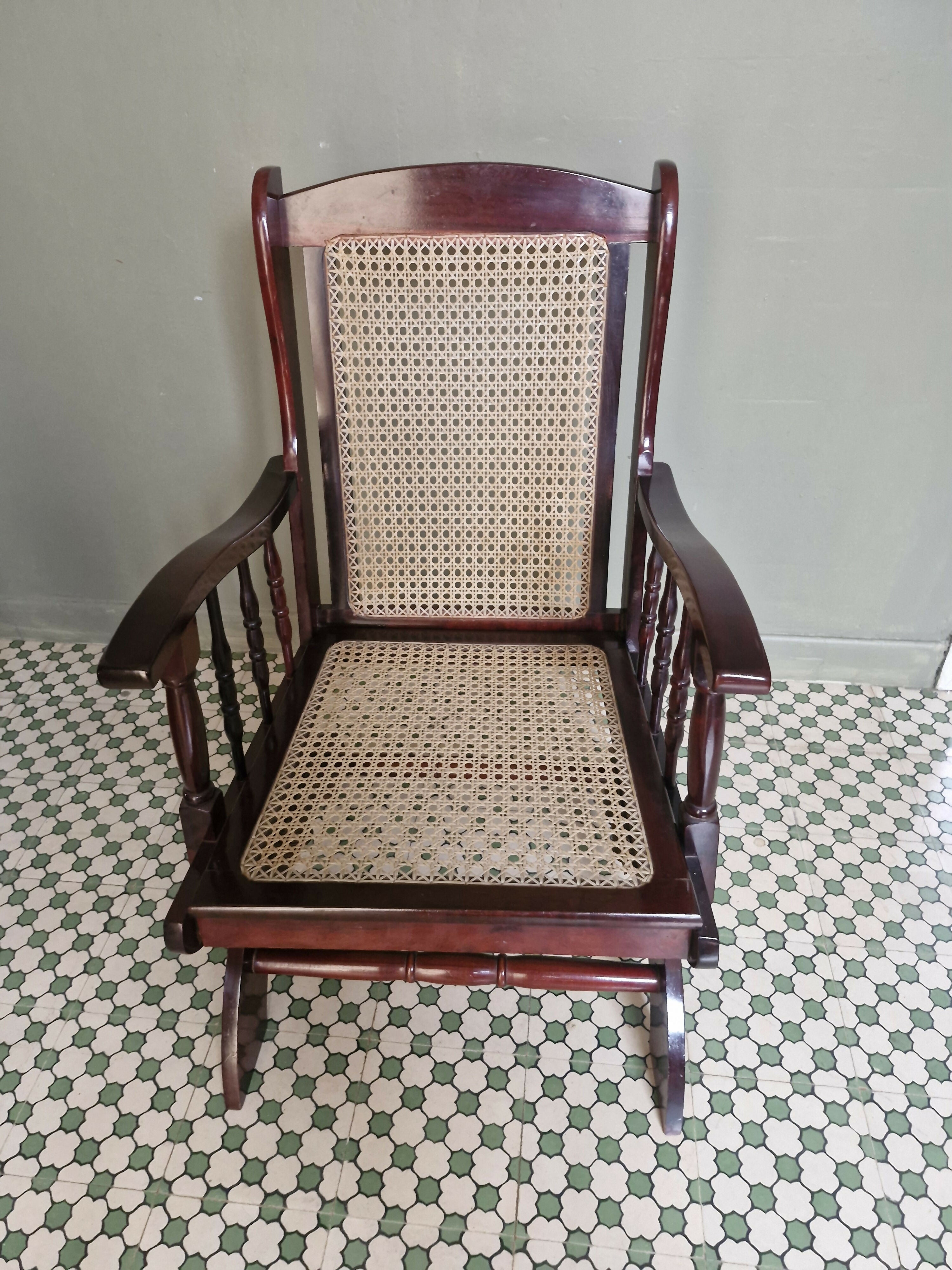 Cadeira de balanço Colonial. com palhinha