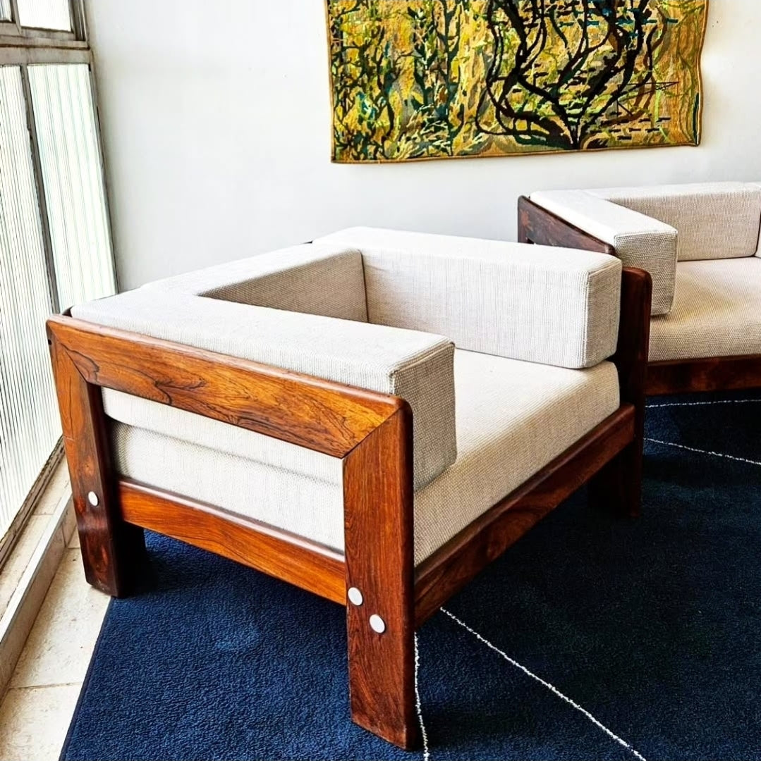 POLTRONAS QUADRADAS ANOS 60 EM JACARANDÁ MACIÇO E TECIDO BOUCLÉ