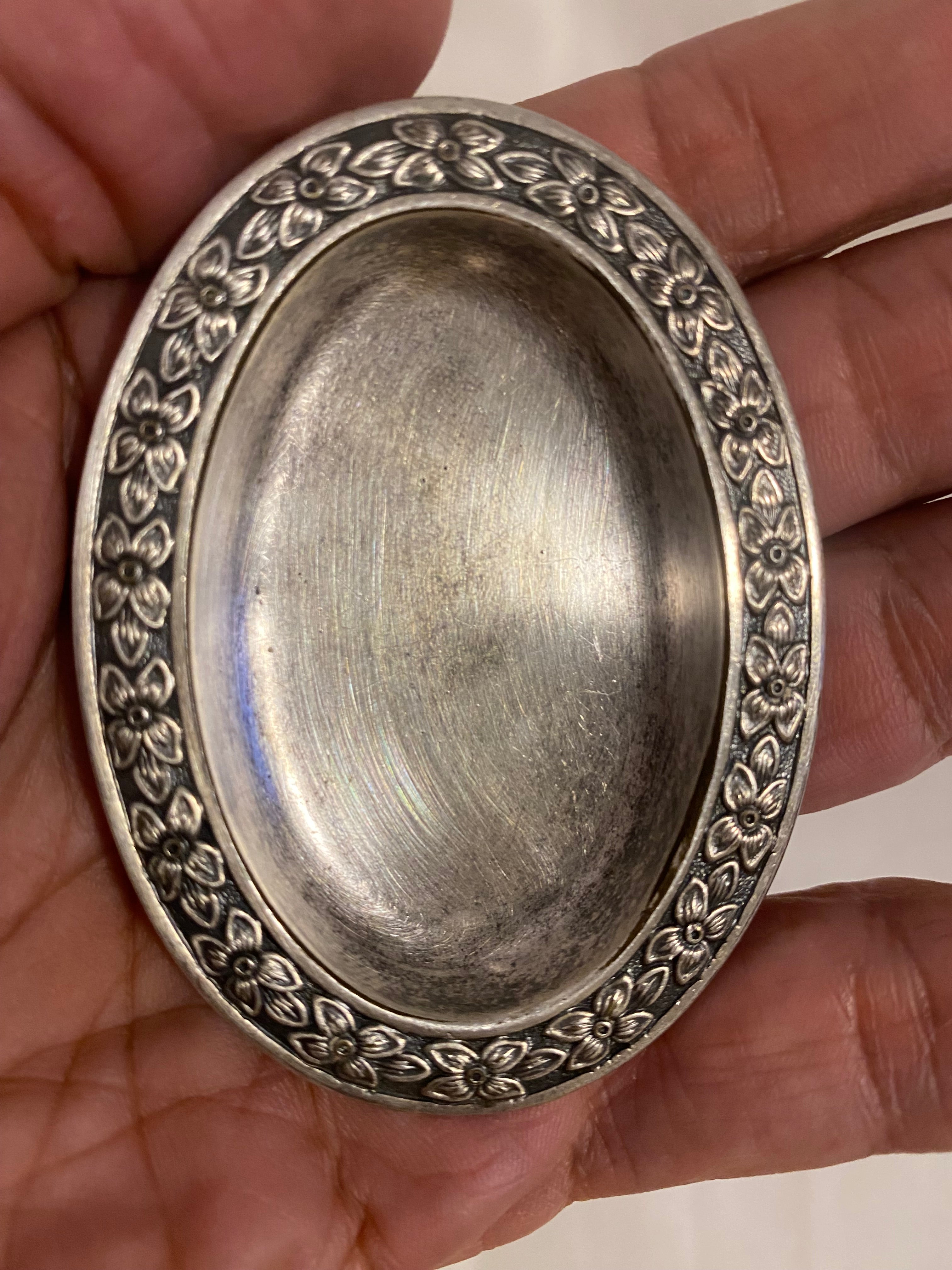 Pequeno Porta aliança oval da antiga Loja Masson em metal prateado 