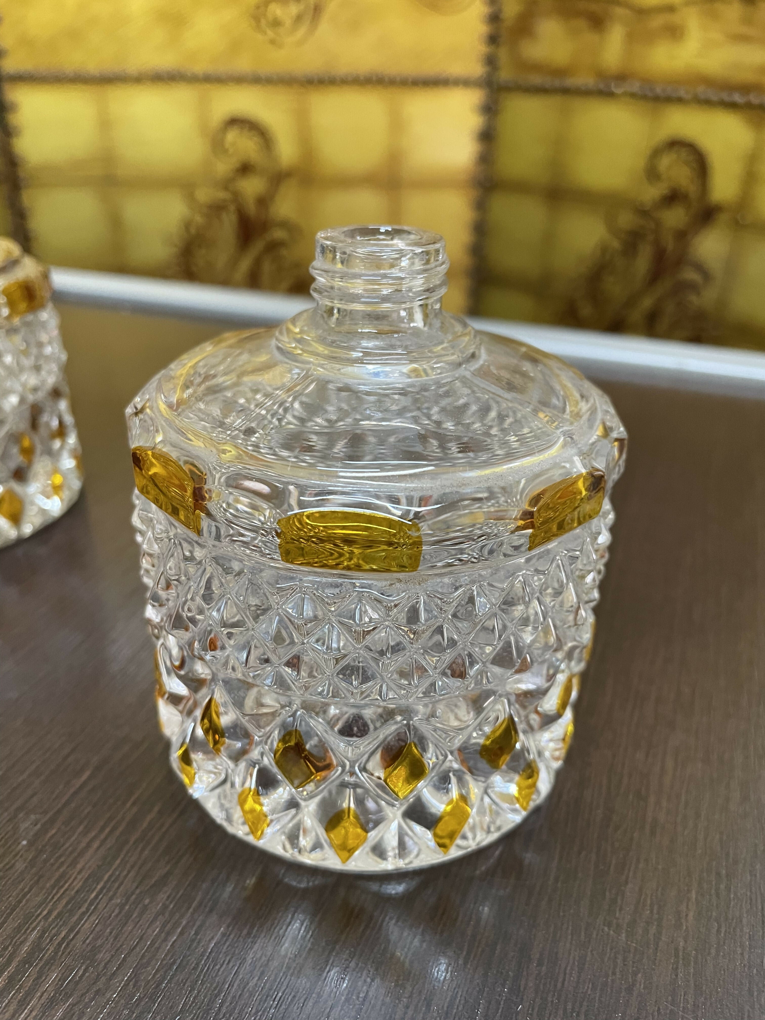 Jogo de perfumeiros cristal bico de jaca com detalhe ambar