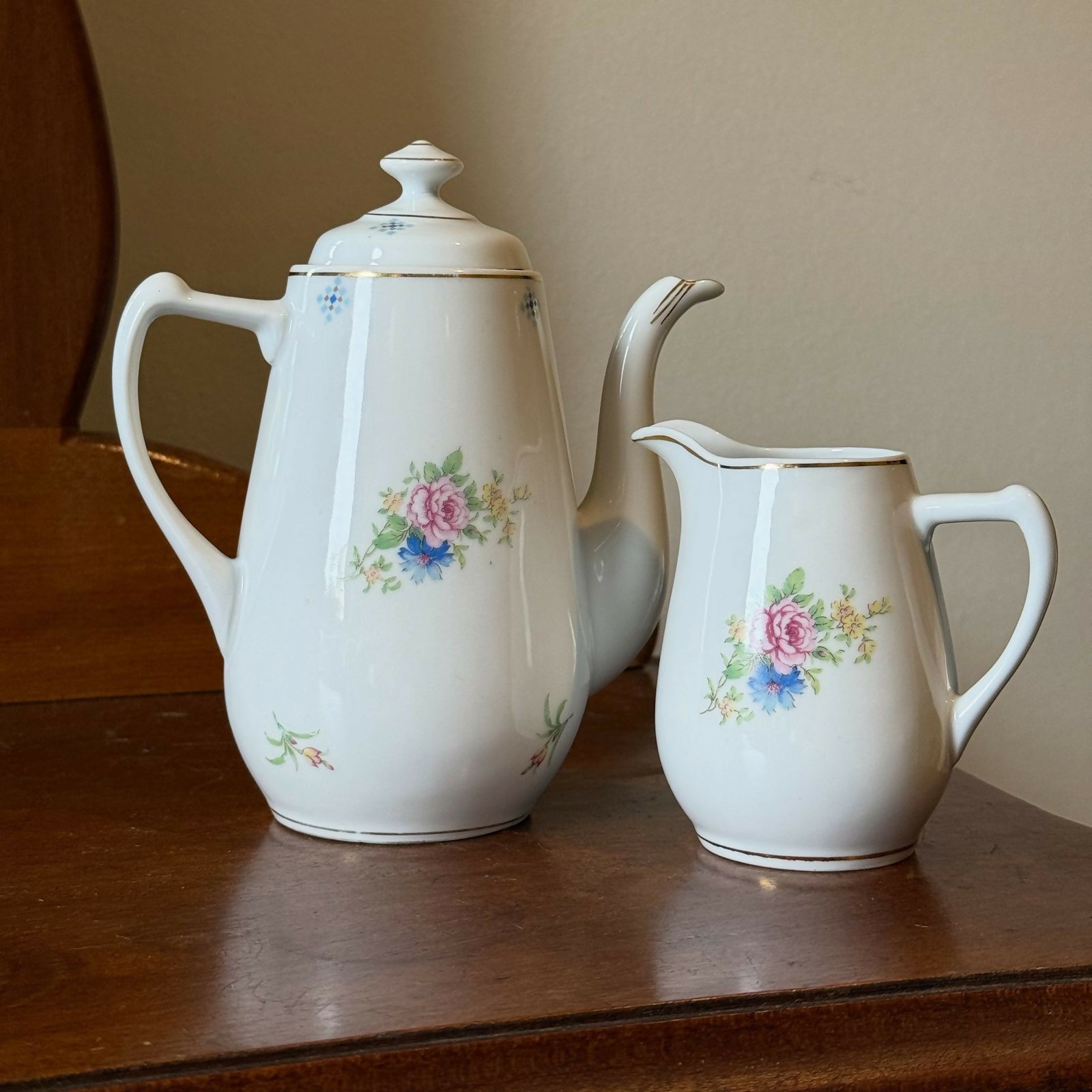 Bule de Café + Cremeira em Porcelana Vitrificada da Manufatura Porcelana Real