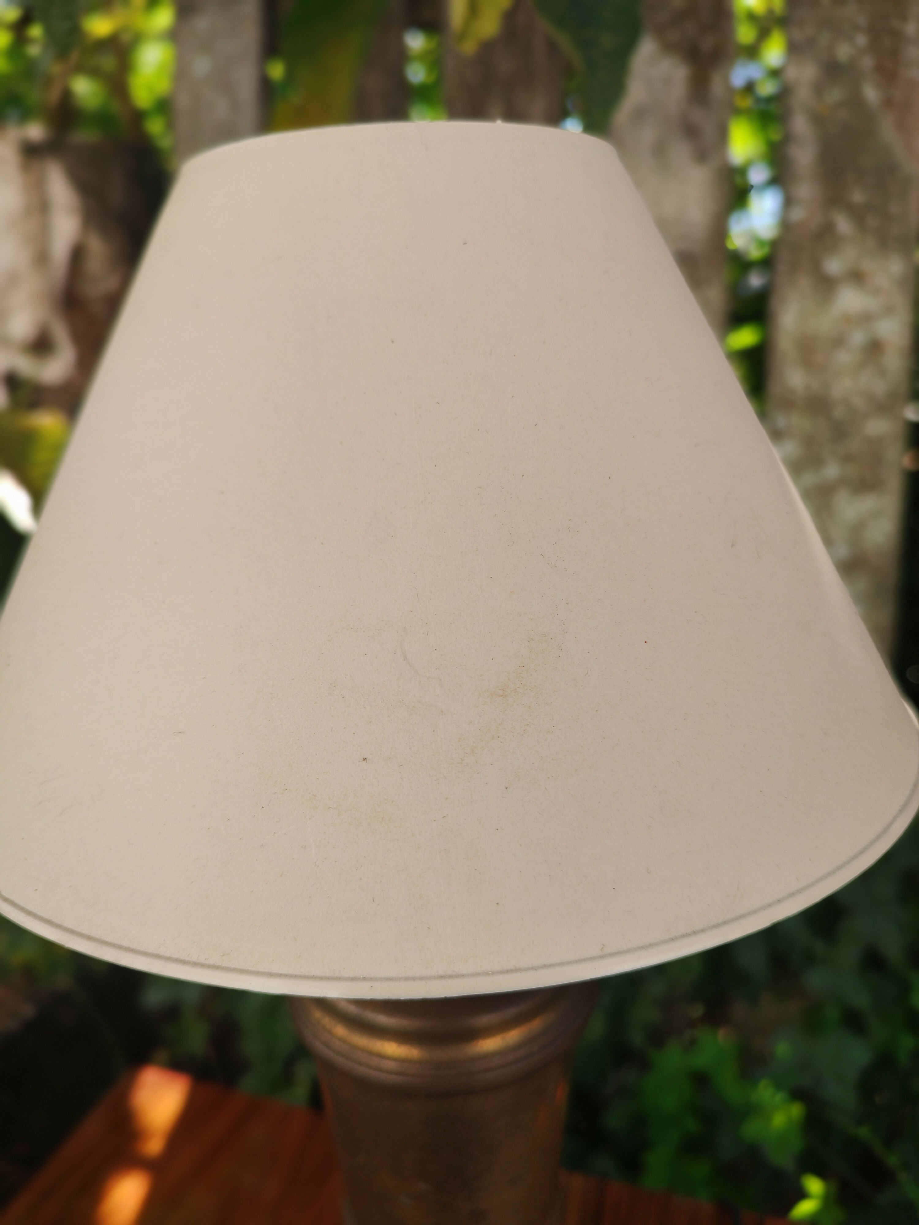Antigo Abajur com base preta quadrada e corpo metálico - Cúpula Off White