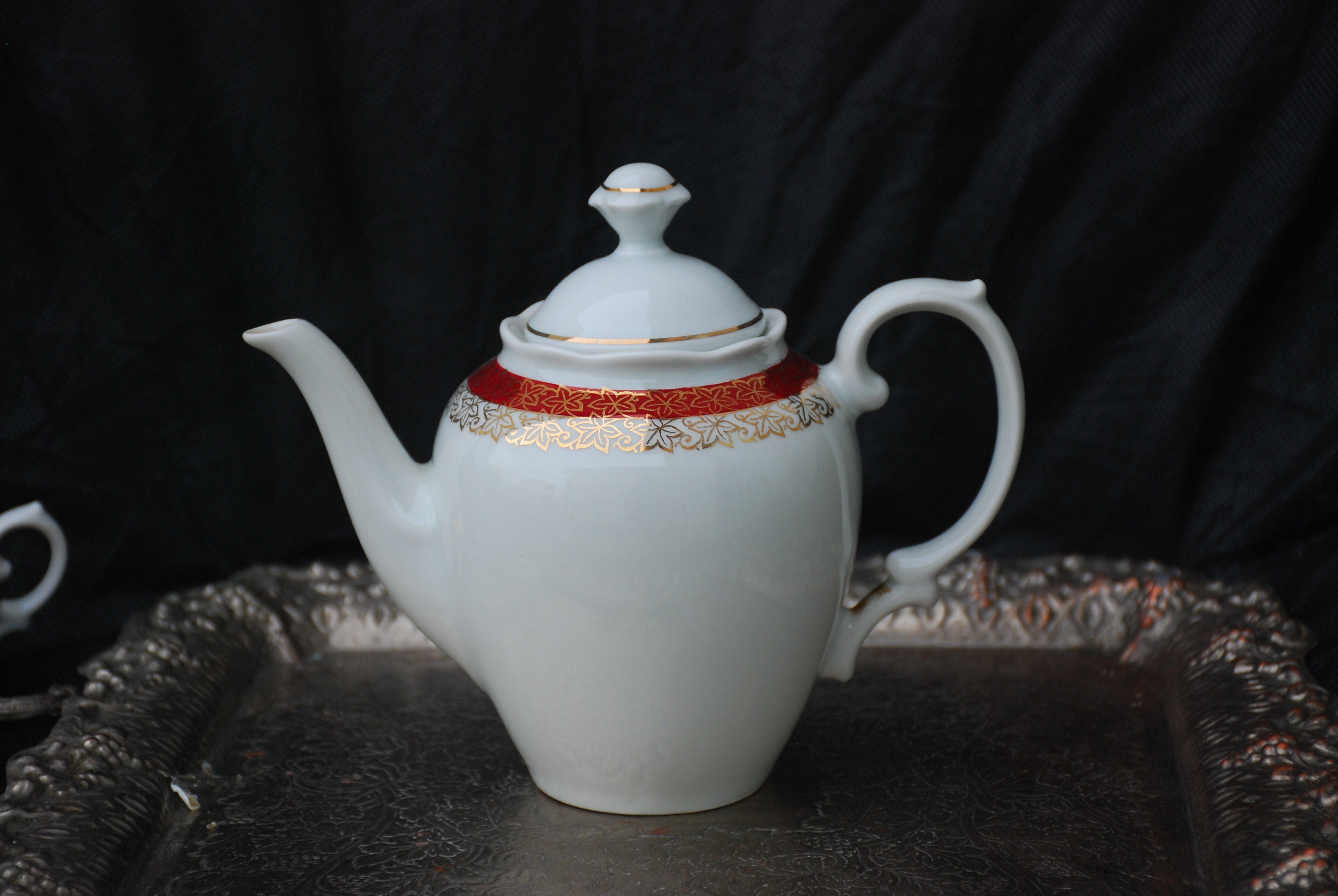 Conjunto de chá Porcelana Renner com detalhe em vermelho endoidada - anos 70 