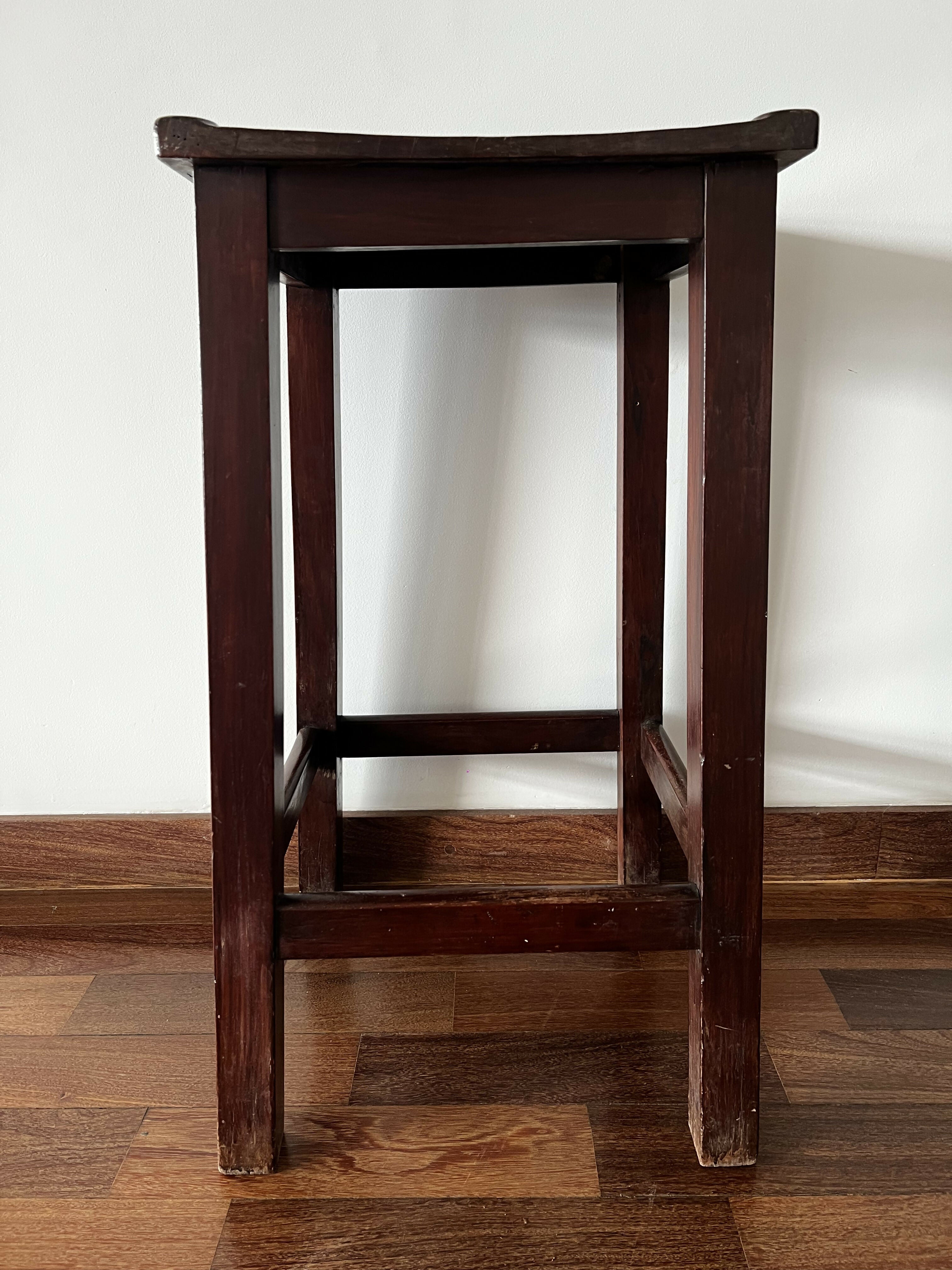 Banco Alto antigo de madeira Maciça