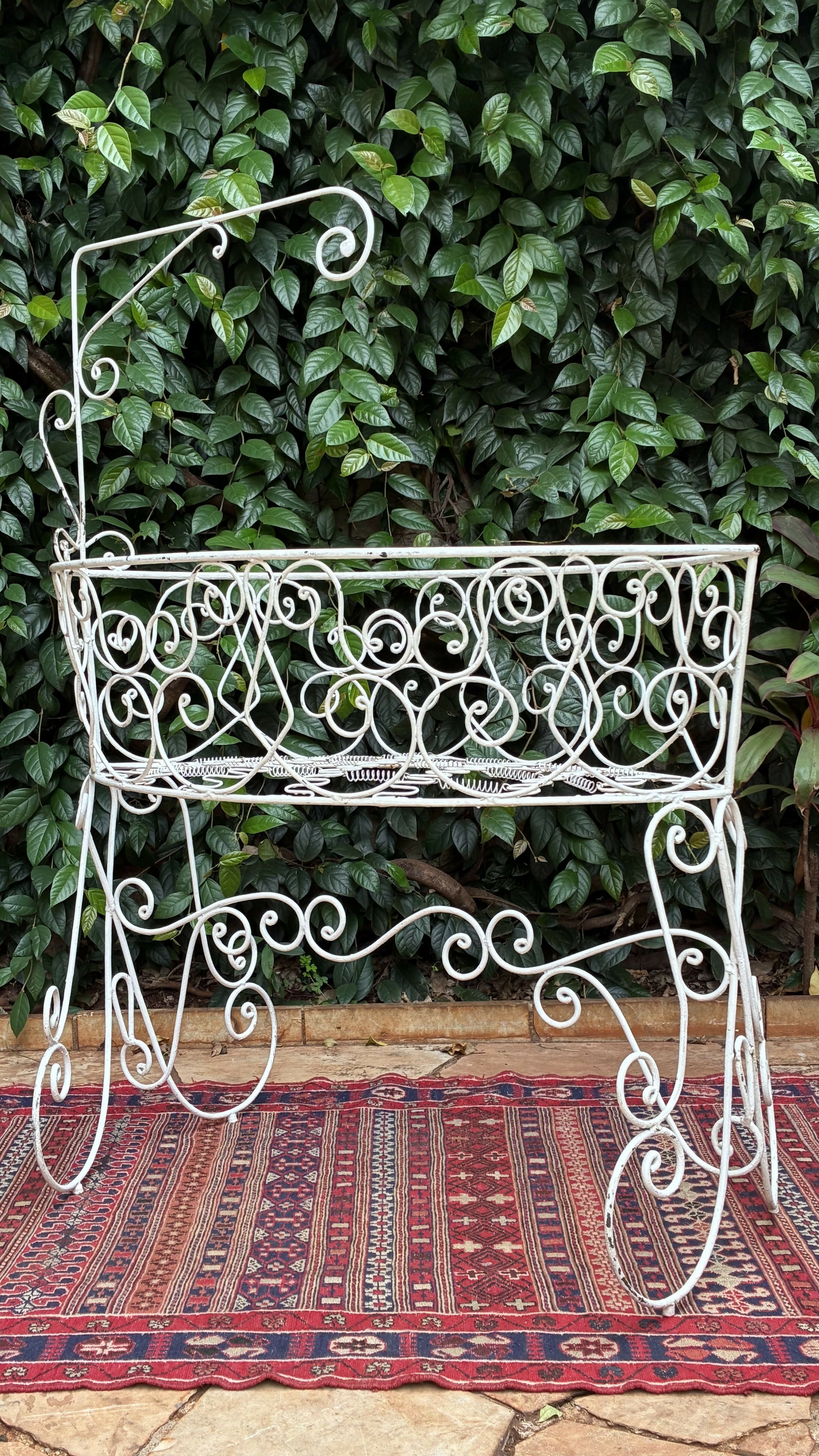 Berço antigo de ferro