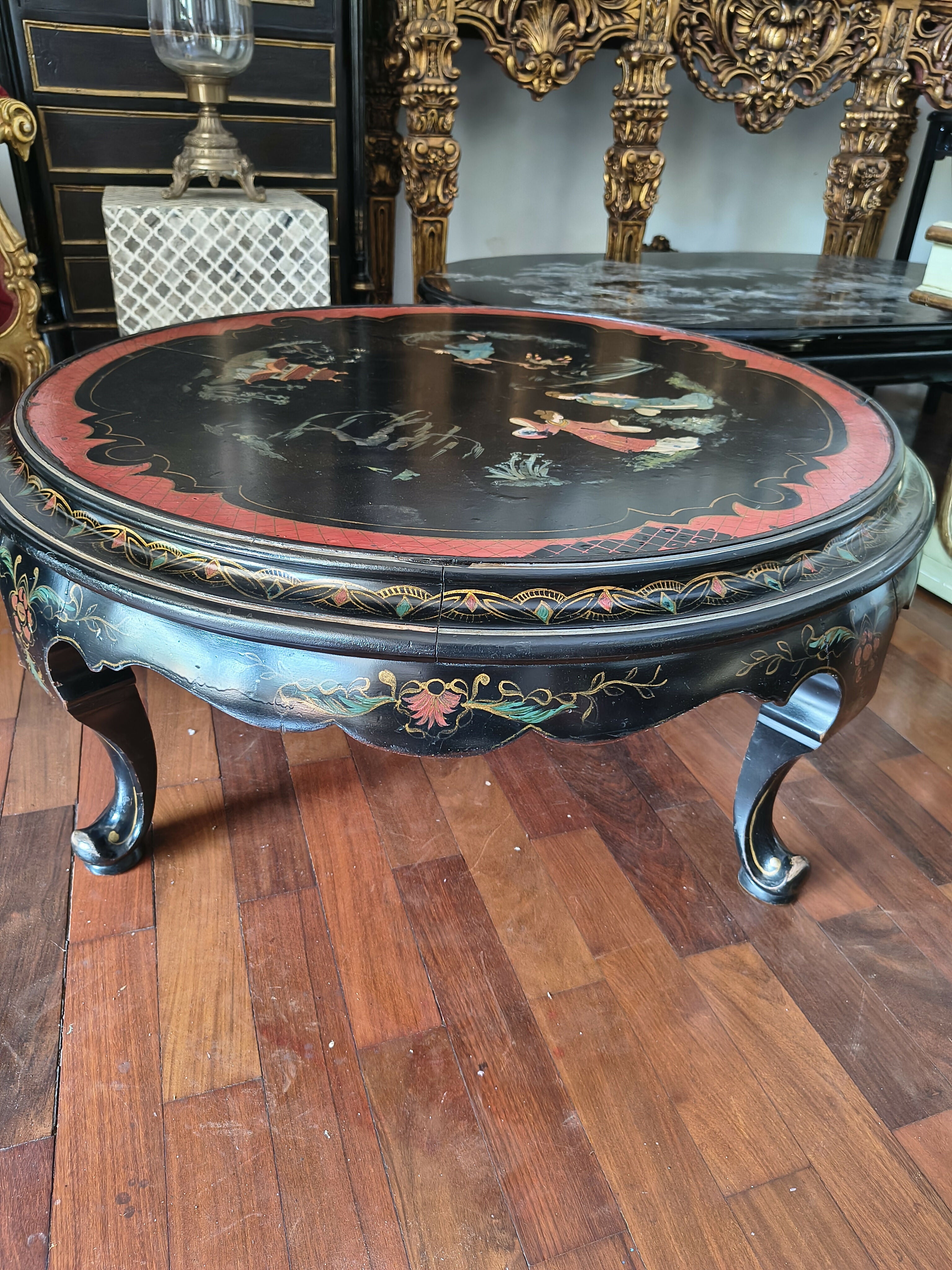 Mesa de centro redonda Chinoiserie em Laca Negra