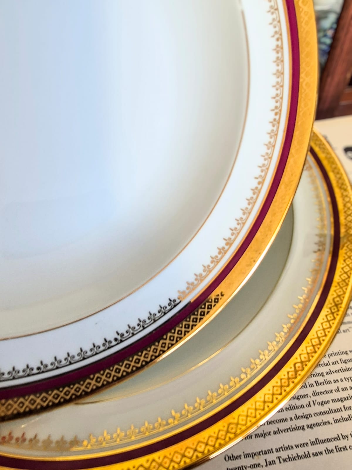 Conjunto em porcelana vintage espetacular francesa Limoges Unic, anos 50, com linda e intacta faixa em ouro 24k incrustado