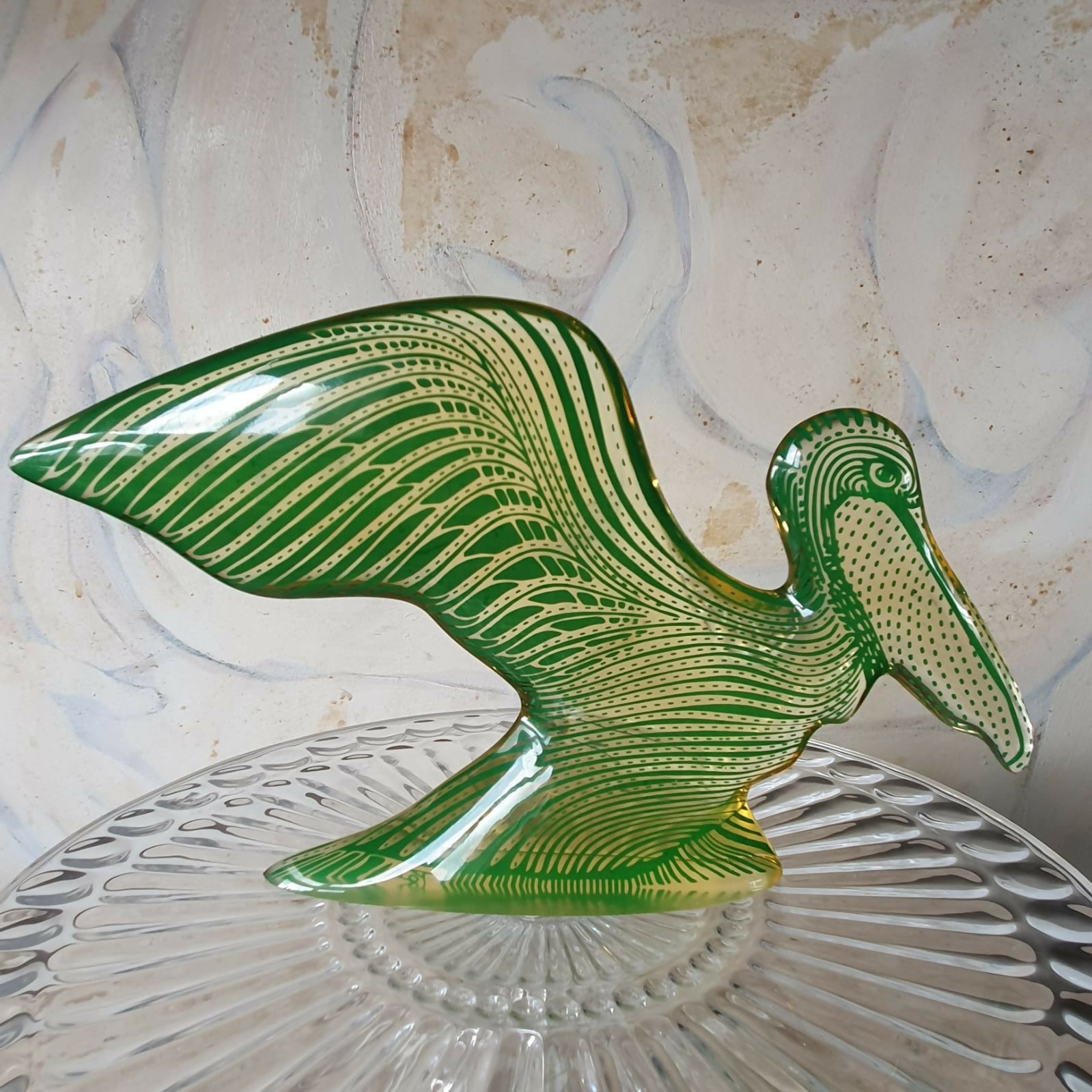 Escultura de Pelicano em resina de poliéster Abraham Palatnik. Assinada.