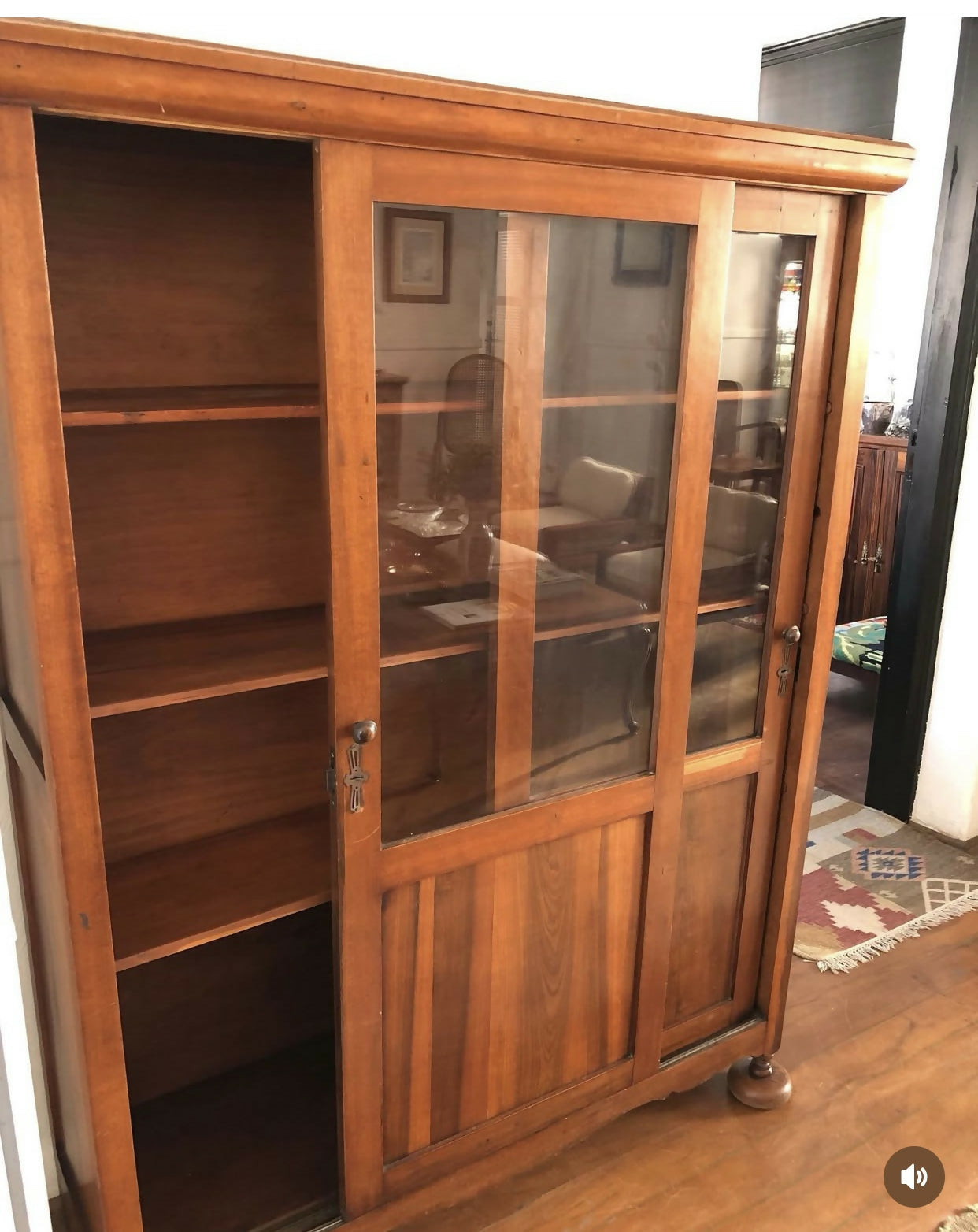 Armário / Livreiro com vidro e portas de correr