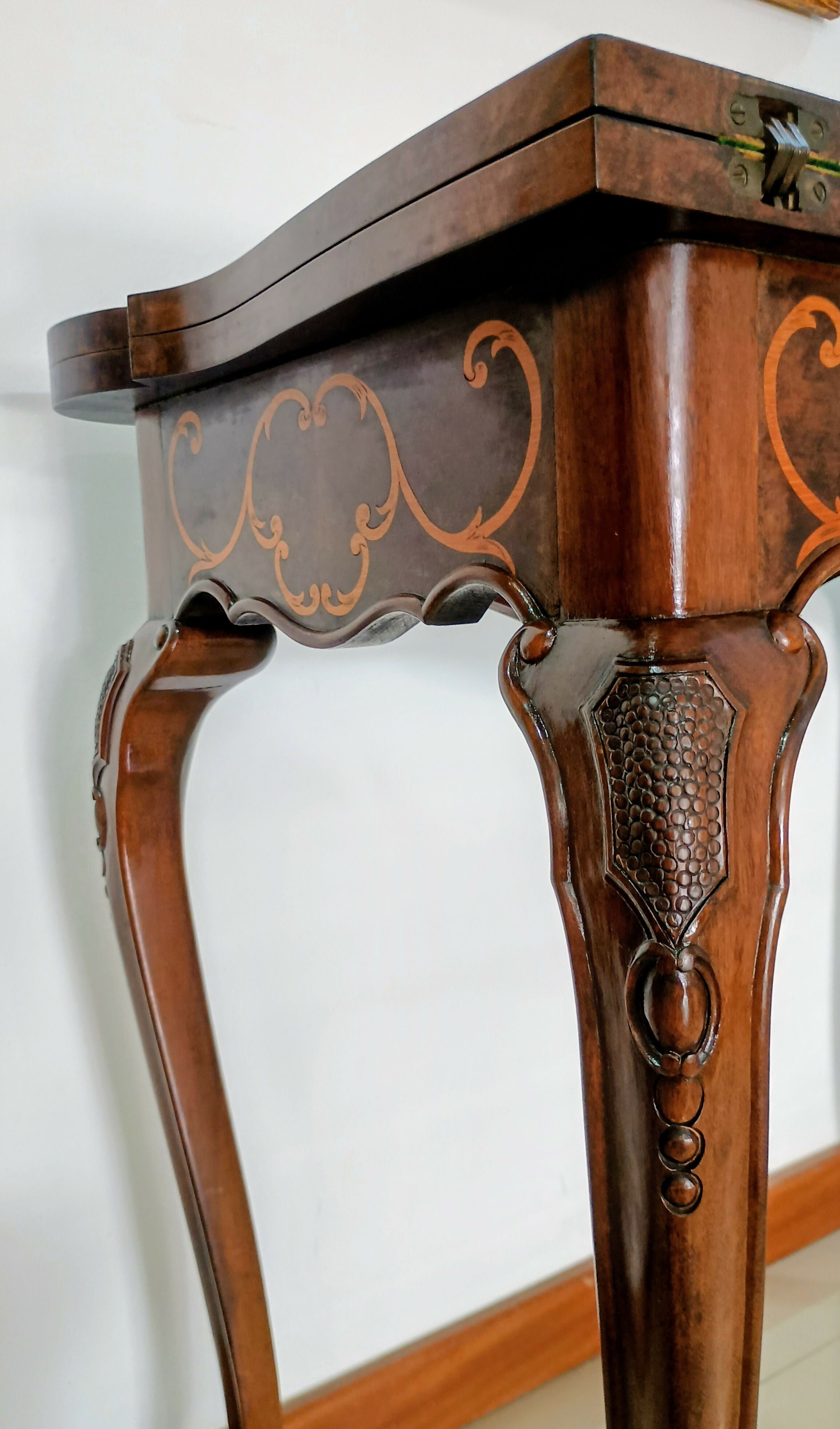 Mesa de Jogos /Aparador Marchetada – Tampo Dobrável – Década de 50