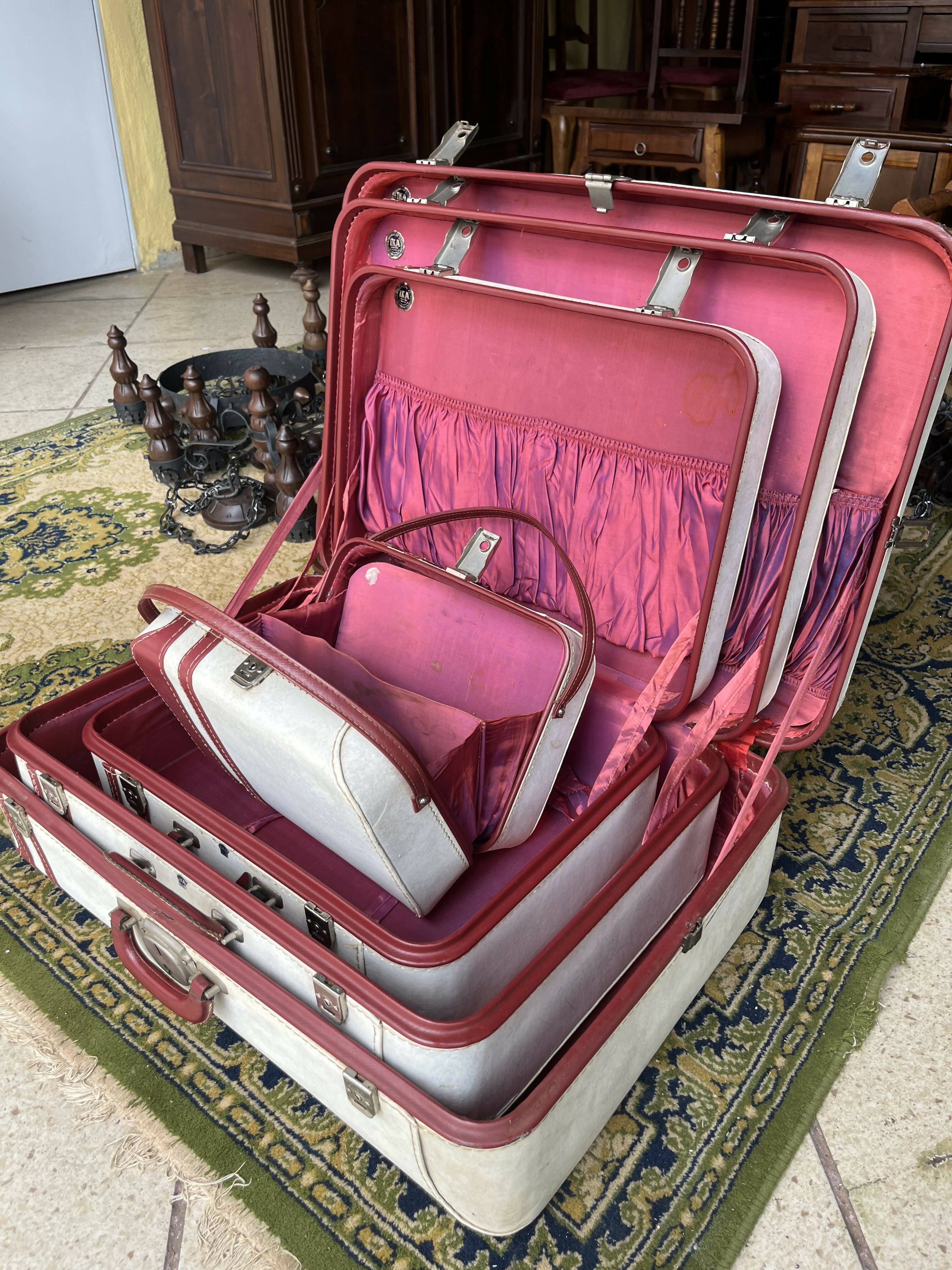 CONJUNTO DE 4 MALAS IKA ANTIGAS DE COURO