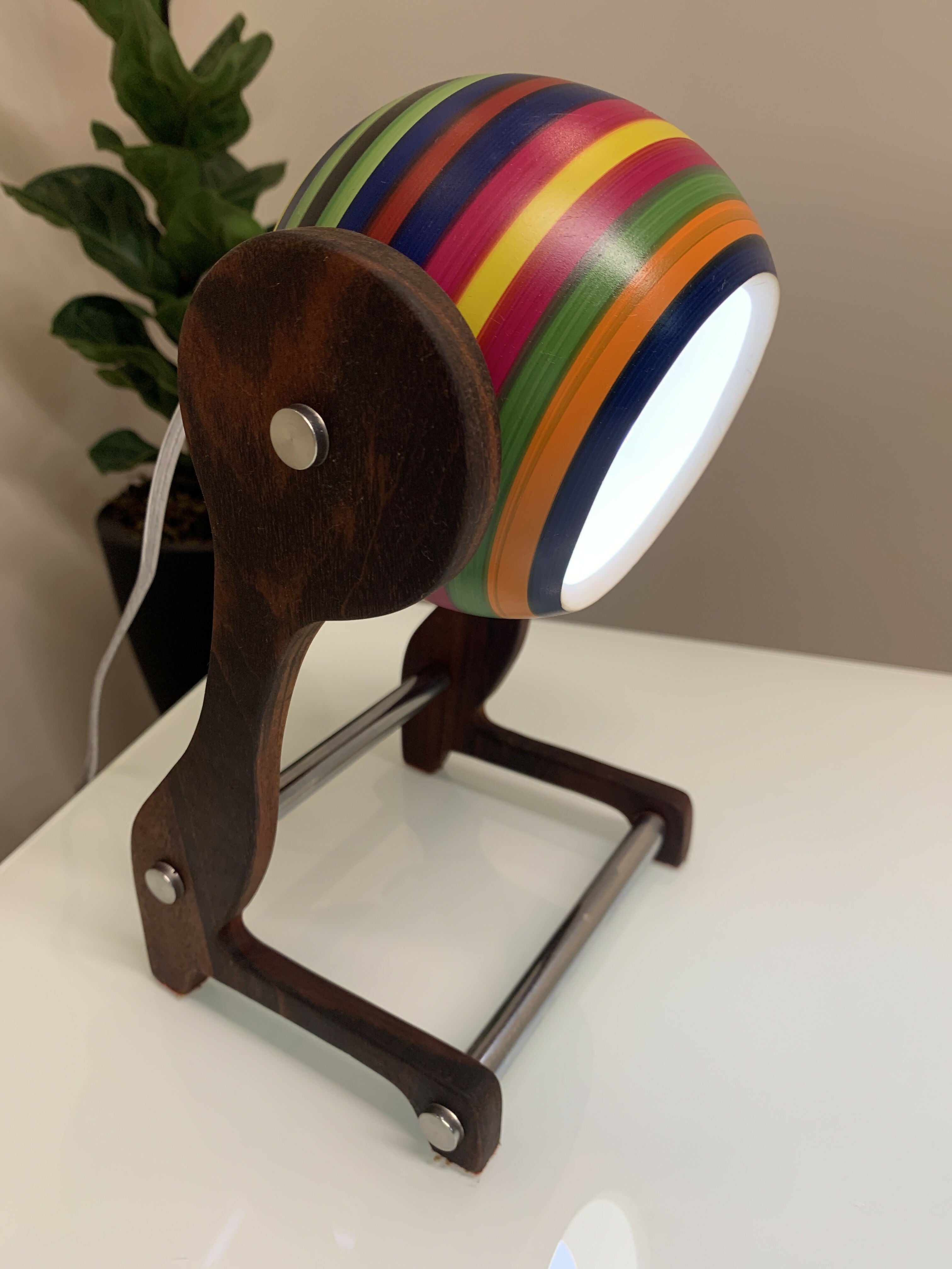 Luminária globinho cerâmica e Pau Ferro