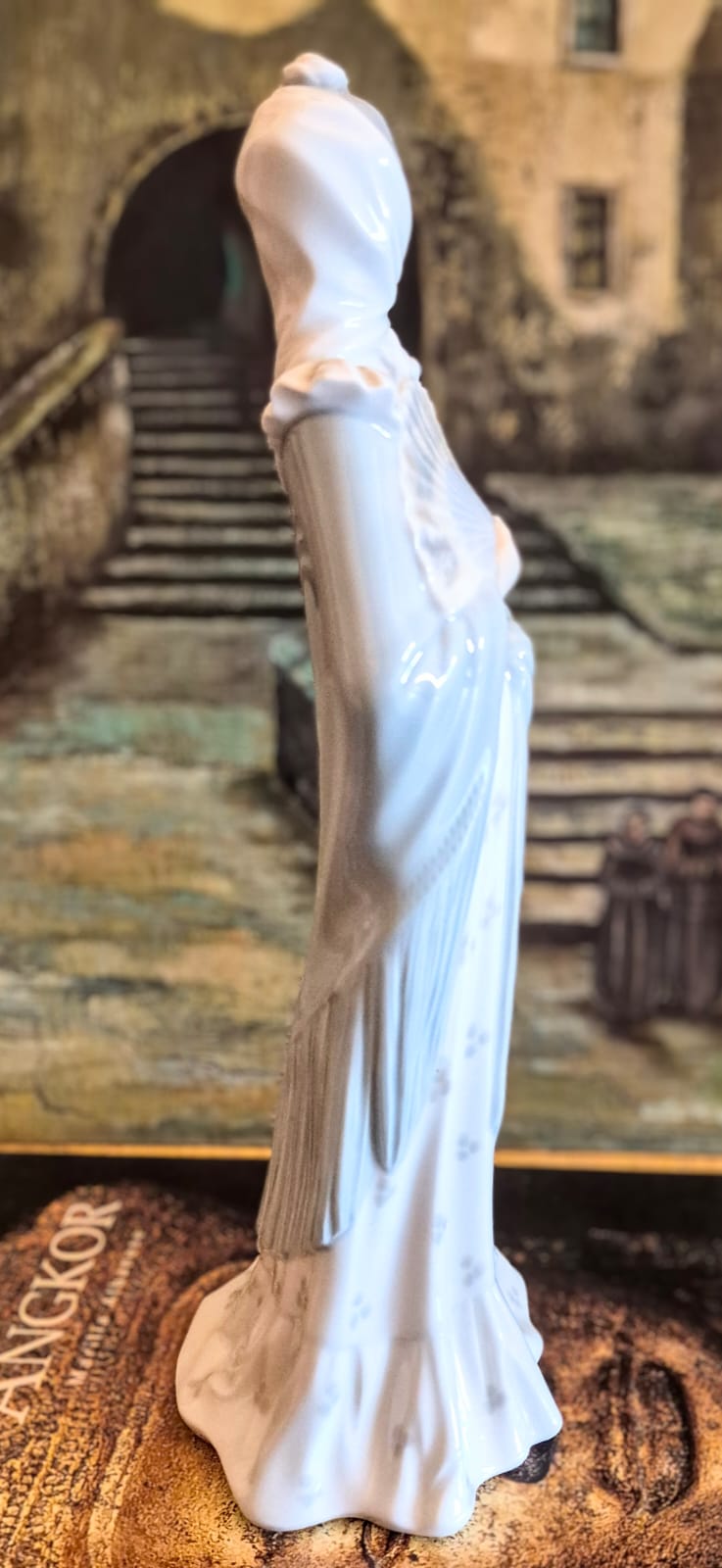 Escultura em porcelana vintage espanhola NAO Lladró: "Dama com Leque".  Lindíssima, muito chique e impecável!