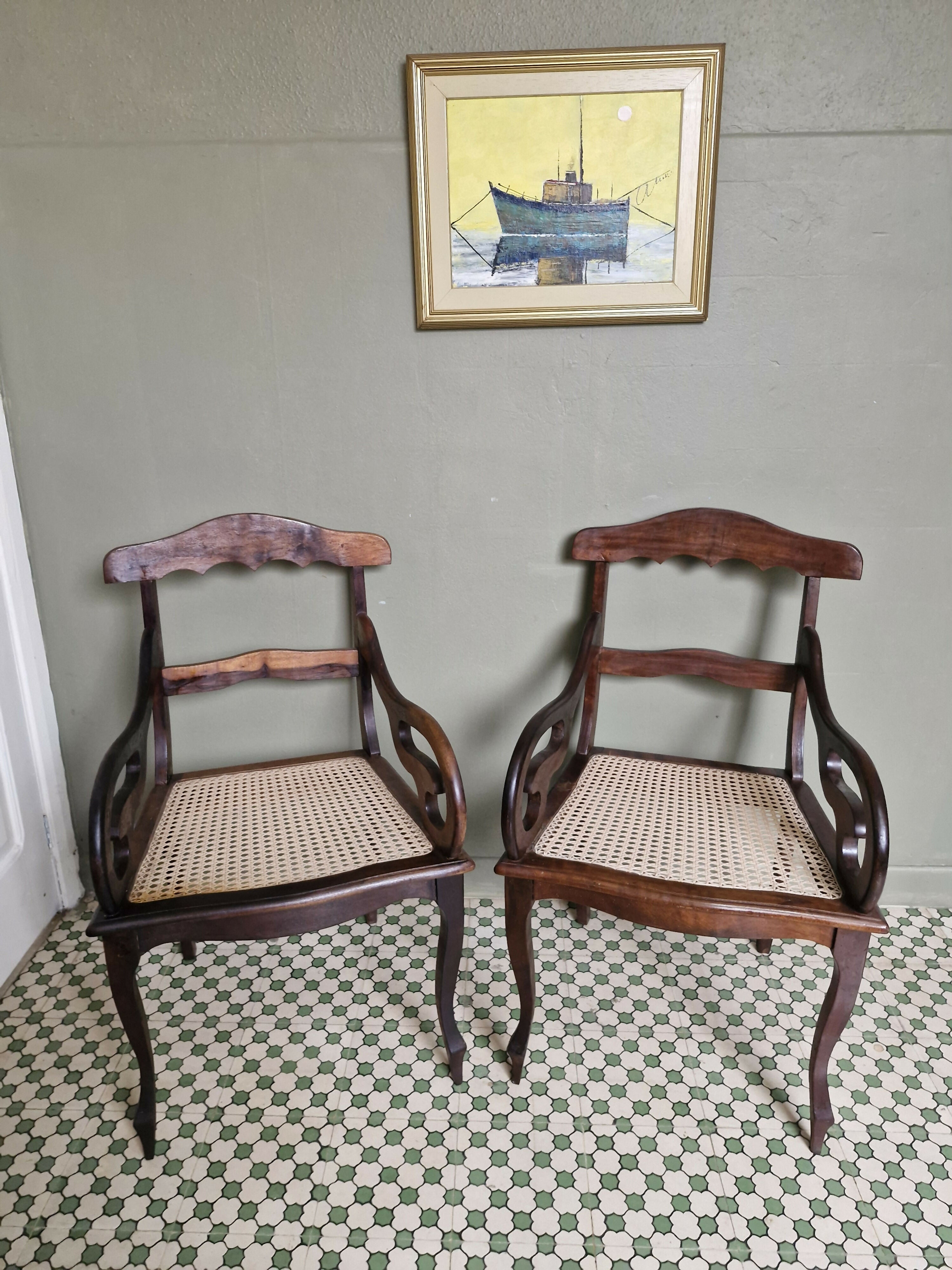 Par de cadeiras Rabo de Macaco com palhinha nova