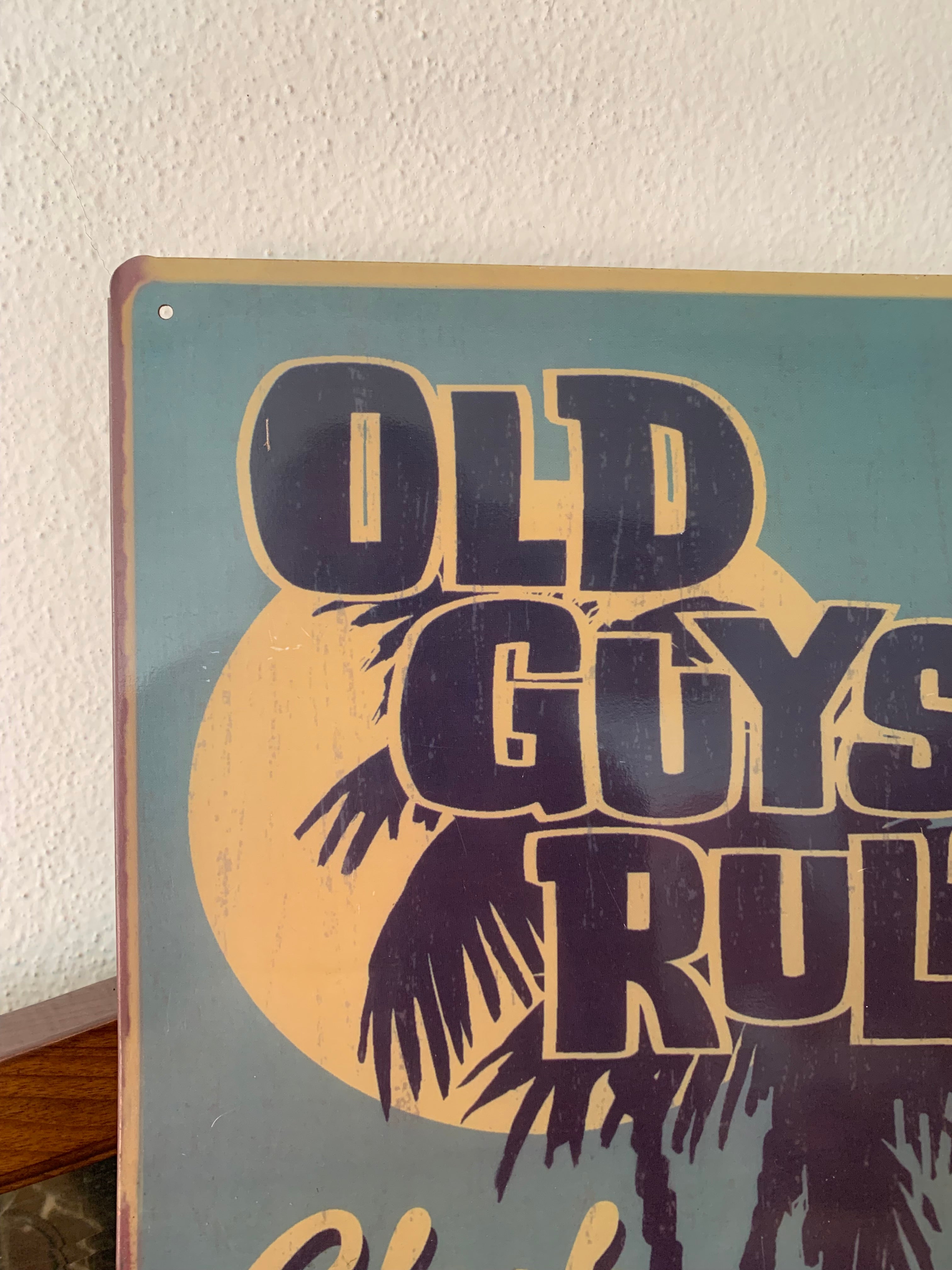Antiga placa decorativa em metal anos 60 OLD GUYS RULE
