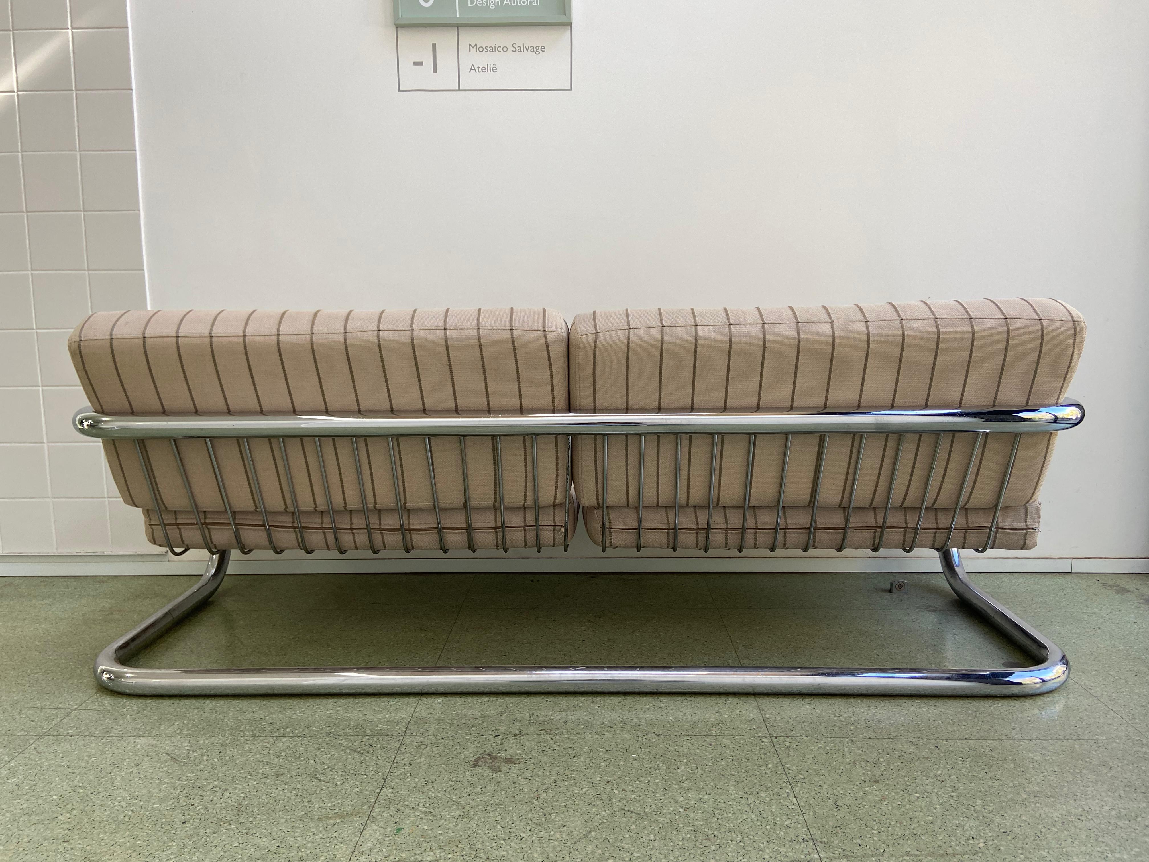 Sofá tubular em metal, 3 lugares "Linha Kopenhagen" Geraldo de Barros.