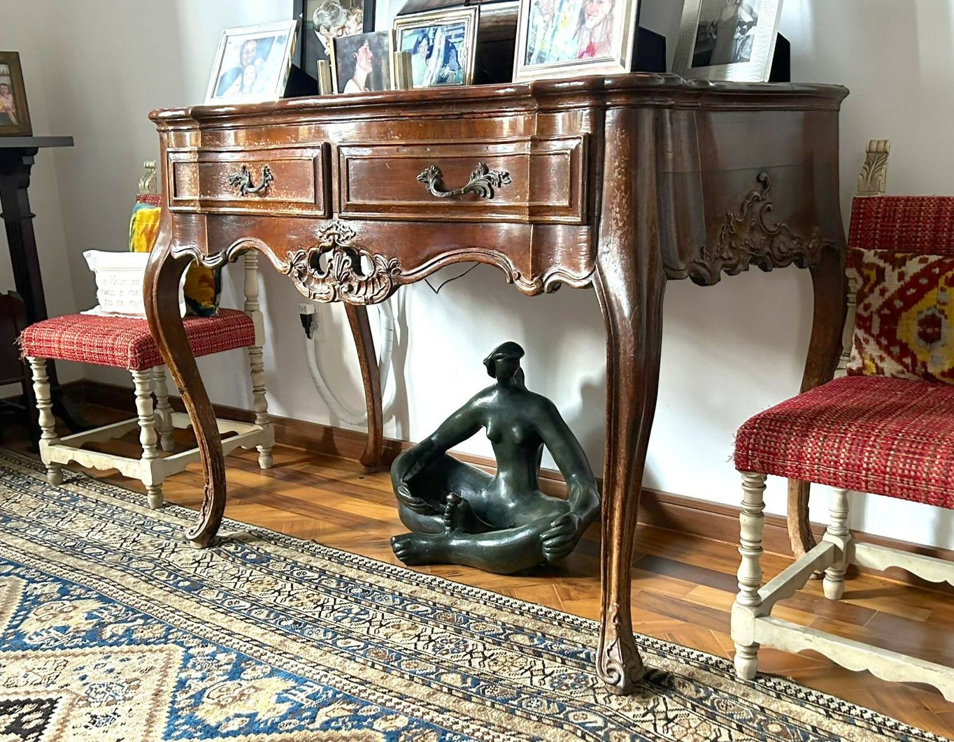 Mesa de Encostar / Console / Aparador estilo Luís XV em. madeira e decoração entalhada