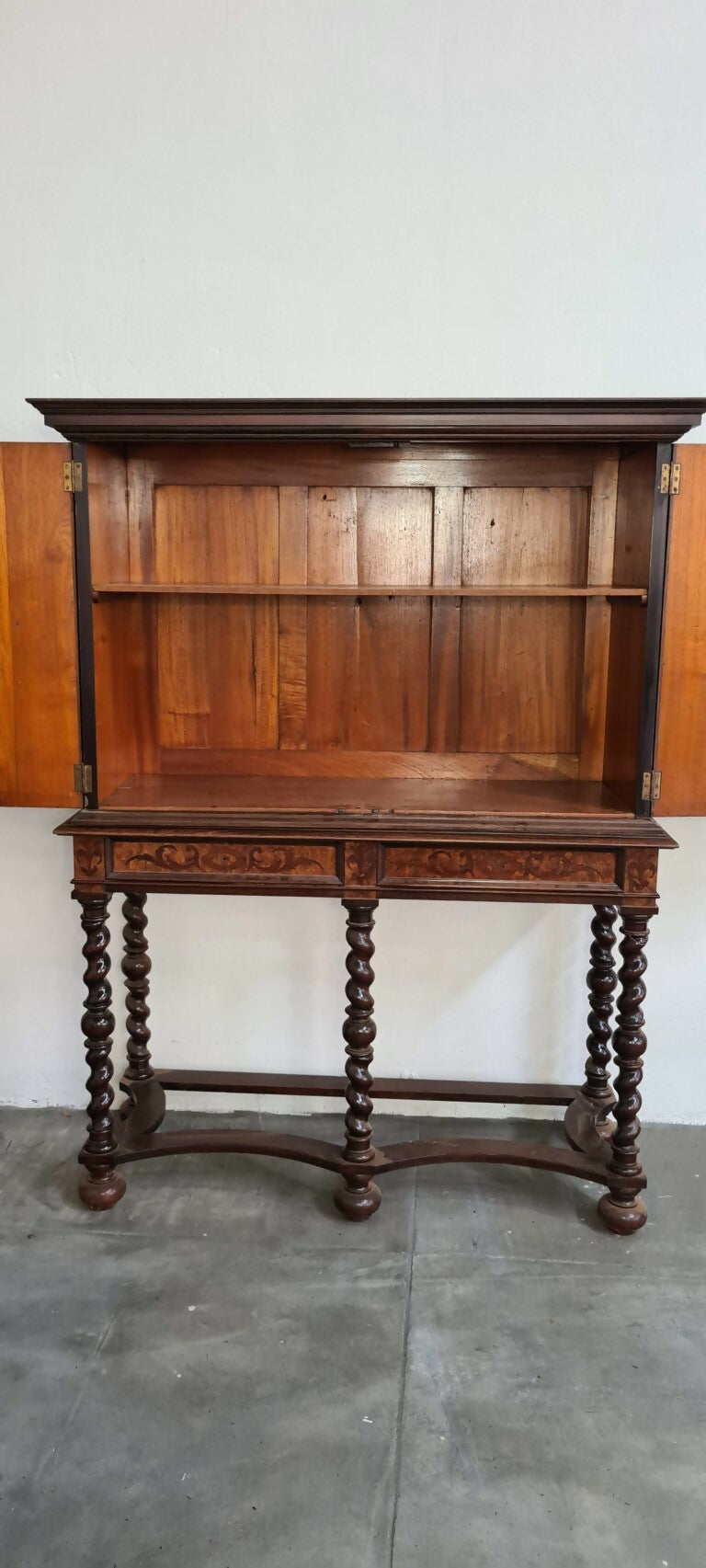 Contador/ Armário Jacarandá com marchetaria séc. XVI