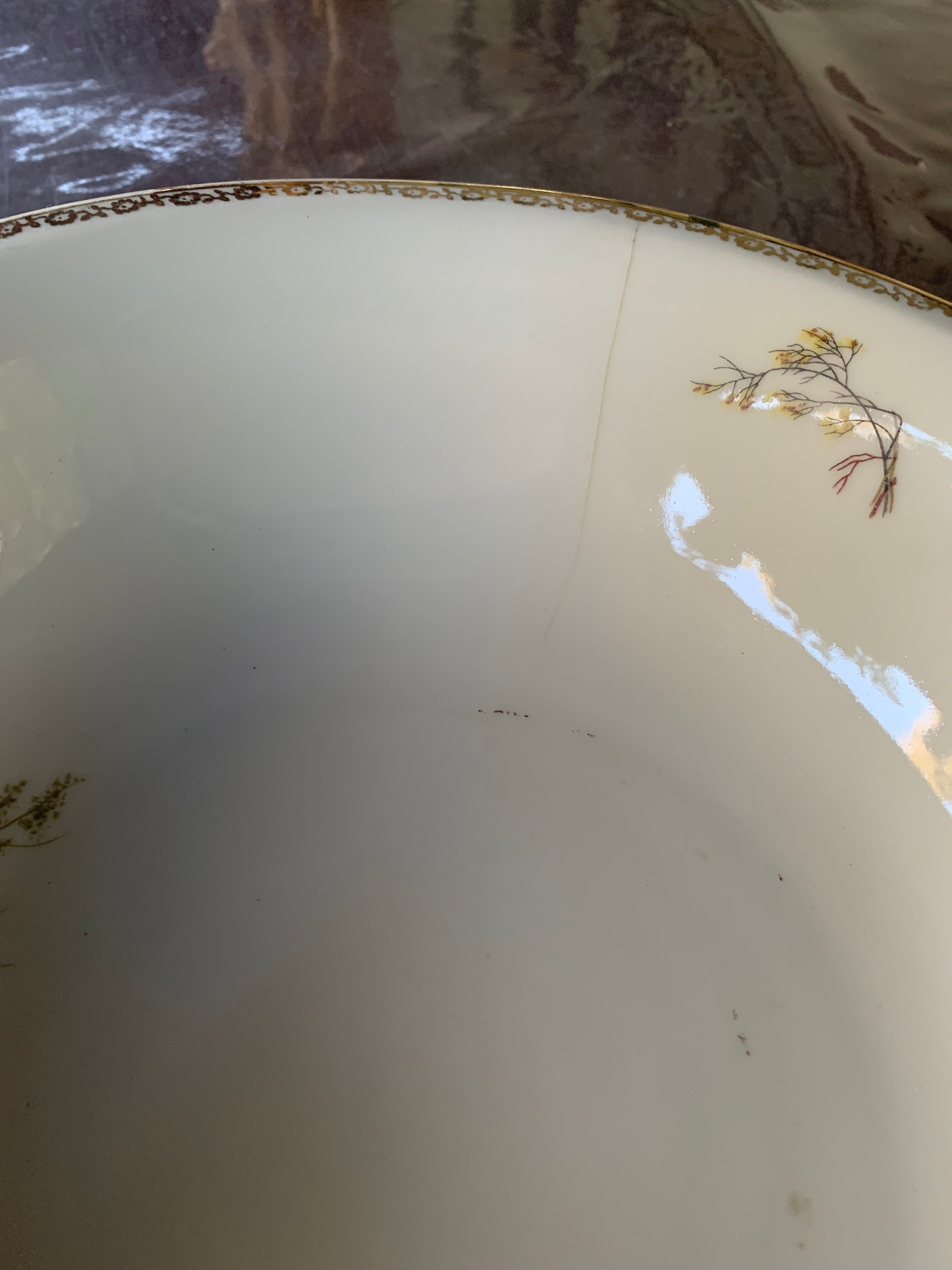 Raro conjunto em porcelana Real sopeira e travessas com detalhes dourados e motivos florais 