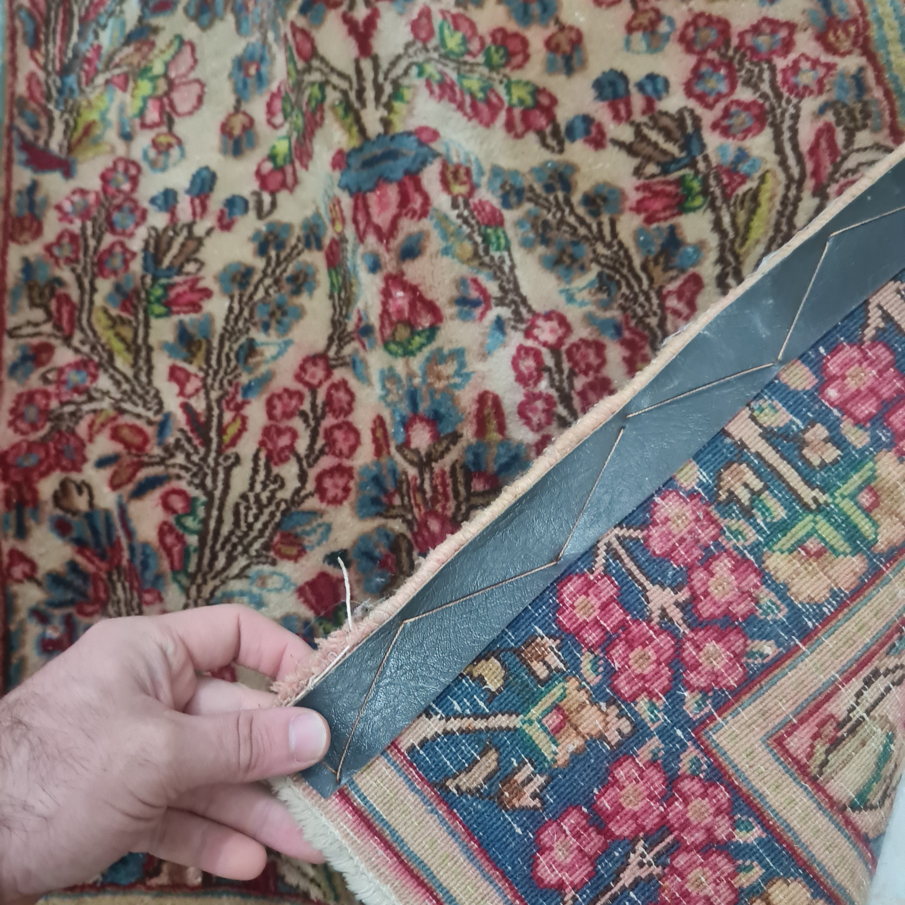 Par de Tapetes Persas Kerman Legítimos (1,50 x 0,88 cada) – Padrão Árvore da Vida (Pendant)