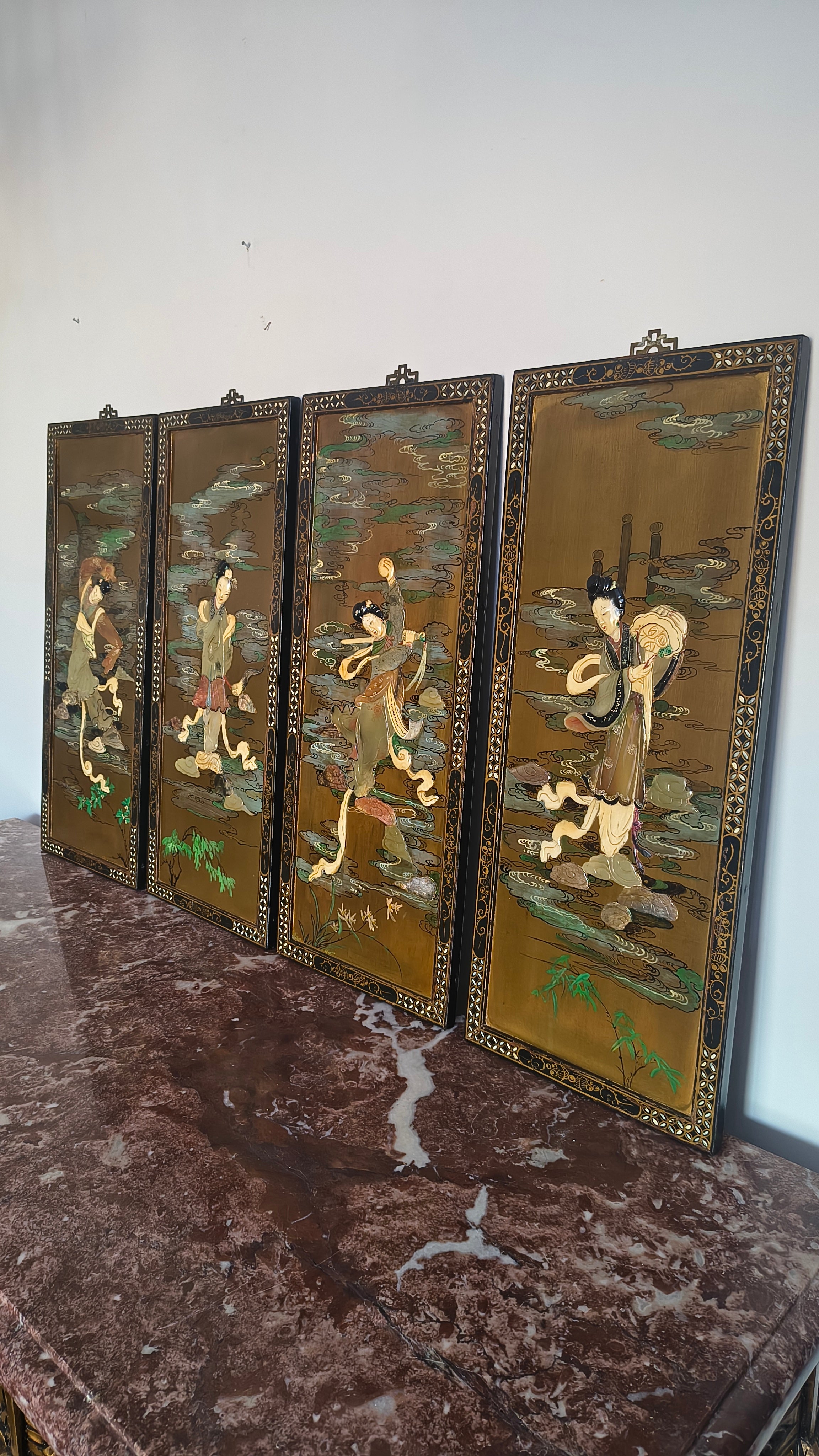 Antigo Conjunto de painéis Chinoiserie em laca negra pintada à mão 