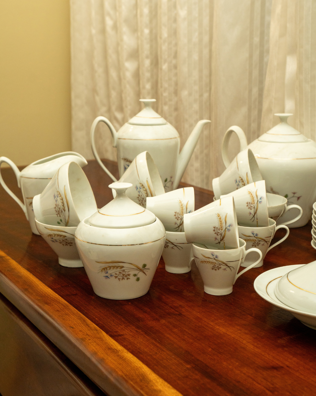 Jogo de Chá/Café em Porcelana Completo