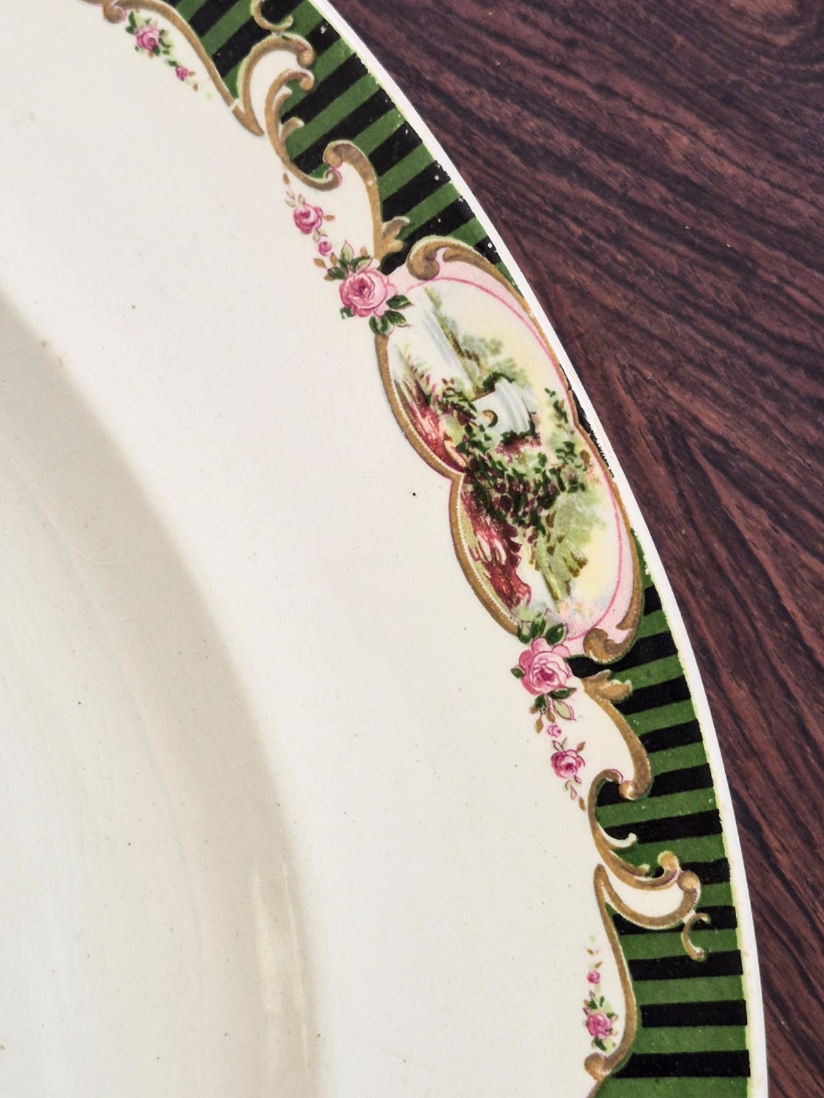  Travessa oval antiga,  anos 20/30, em faiança inglesa John Maddock &amp; Sons - Burslem - Staffordshire,  linha Royal Ivory.
