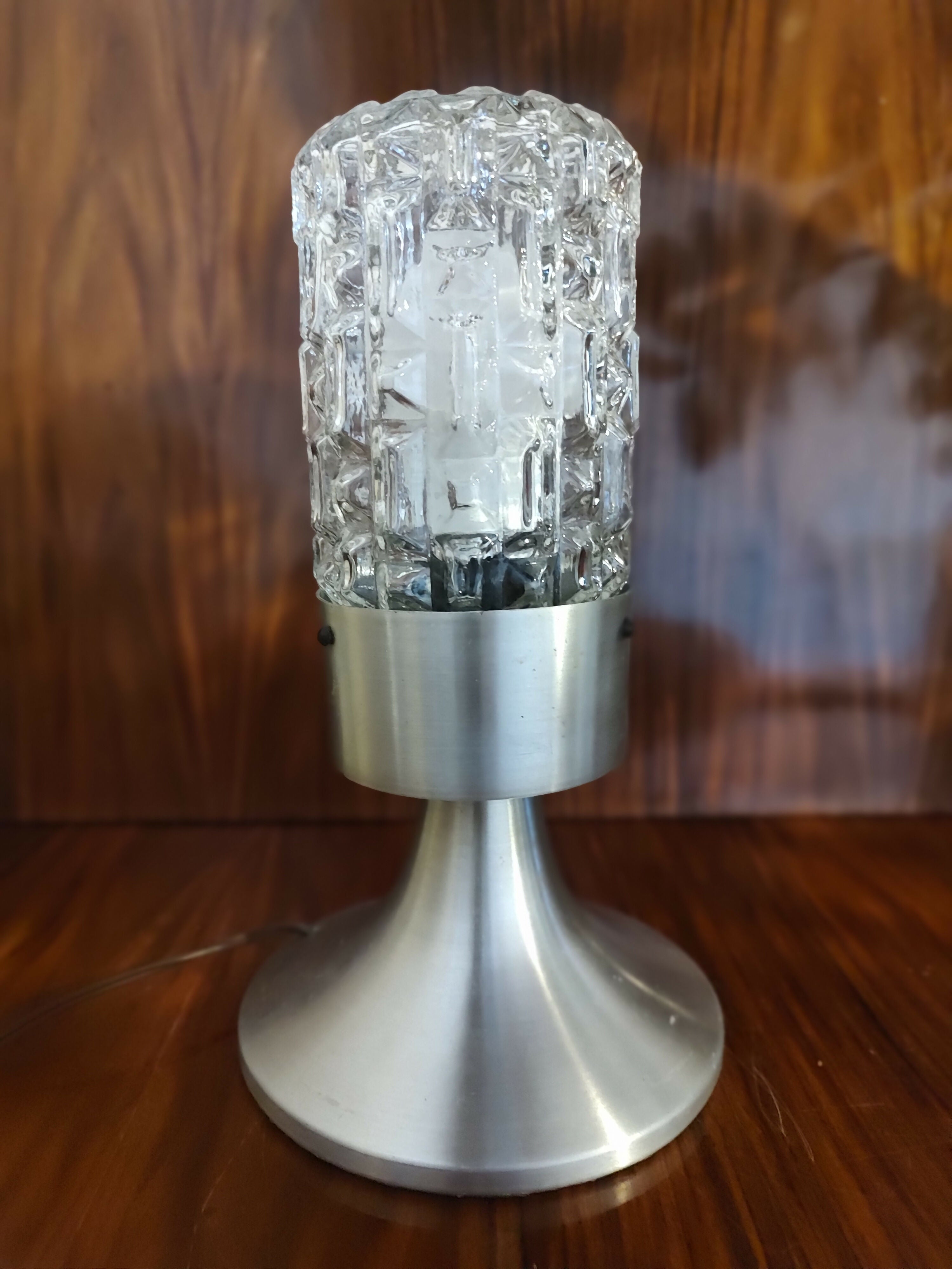 Abajur / Luminária Antiga Mid Century em vidro texturizado e base em metal - anos 70