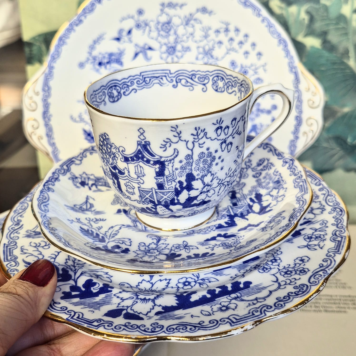  Conjunto raríssimo e, praticamente,  impecável em porcelana inglesa Royal Albert,  modelo Mikado, de 1940. Absoluta relíquia.