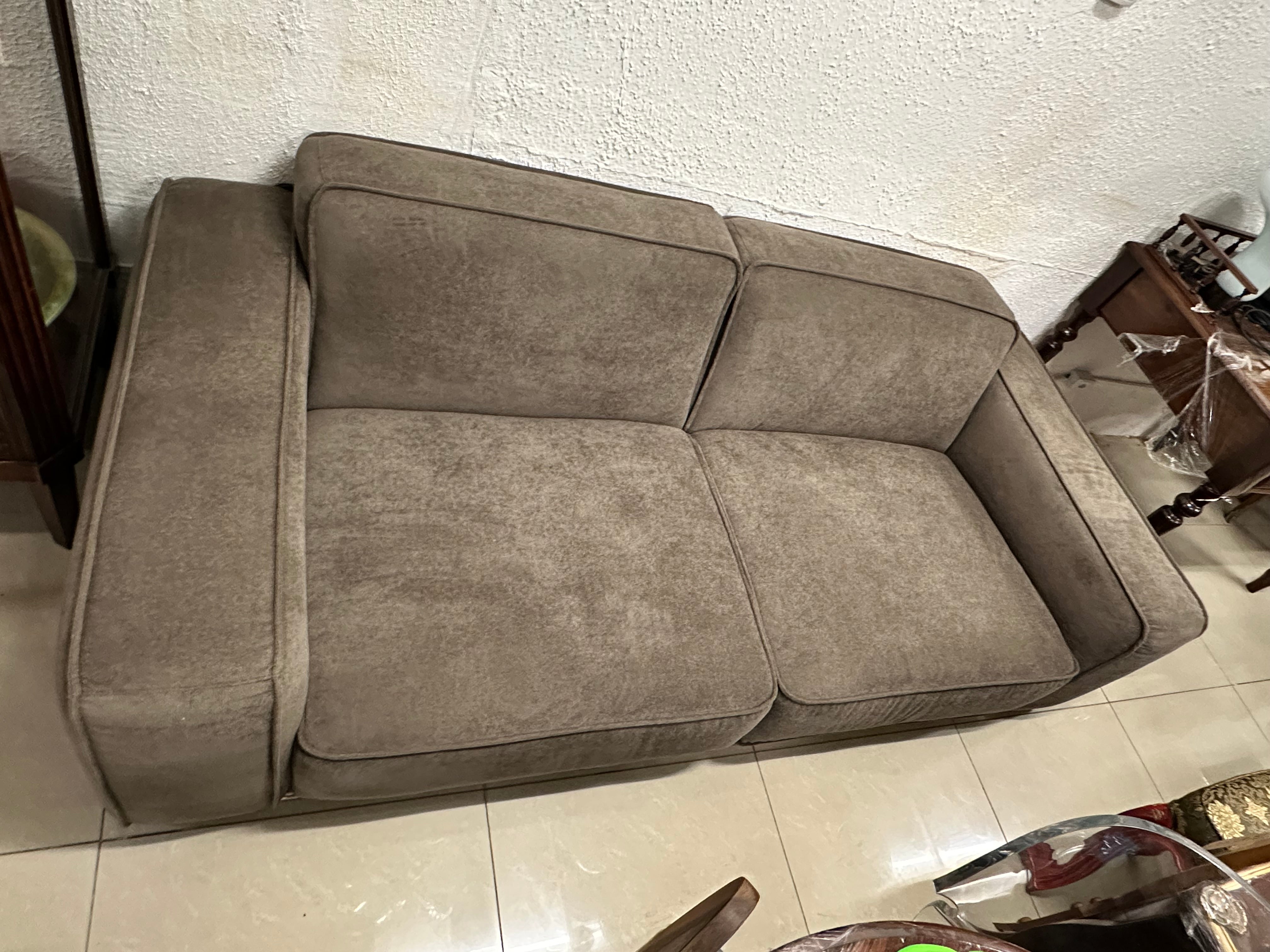 PAR DE SOFÁS VINTAGE DE 2 LUGARES EM TECIDO BOUCLÉ | DESIGN ATEMPORAL - RESTAURADOS