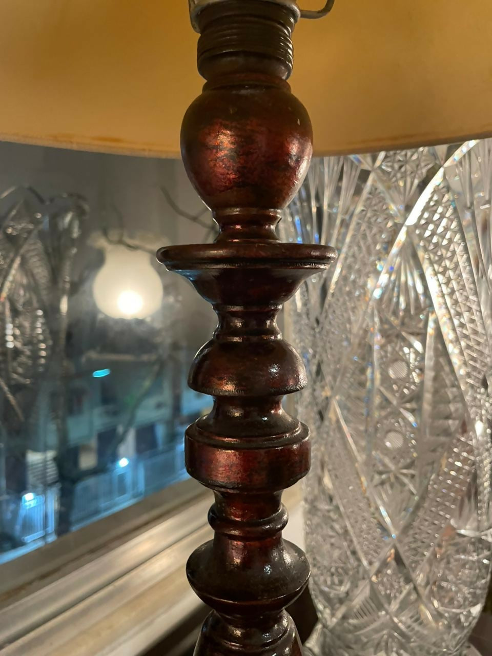 Grande abajur em madeira 64cm