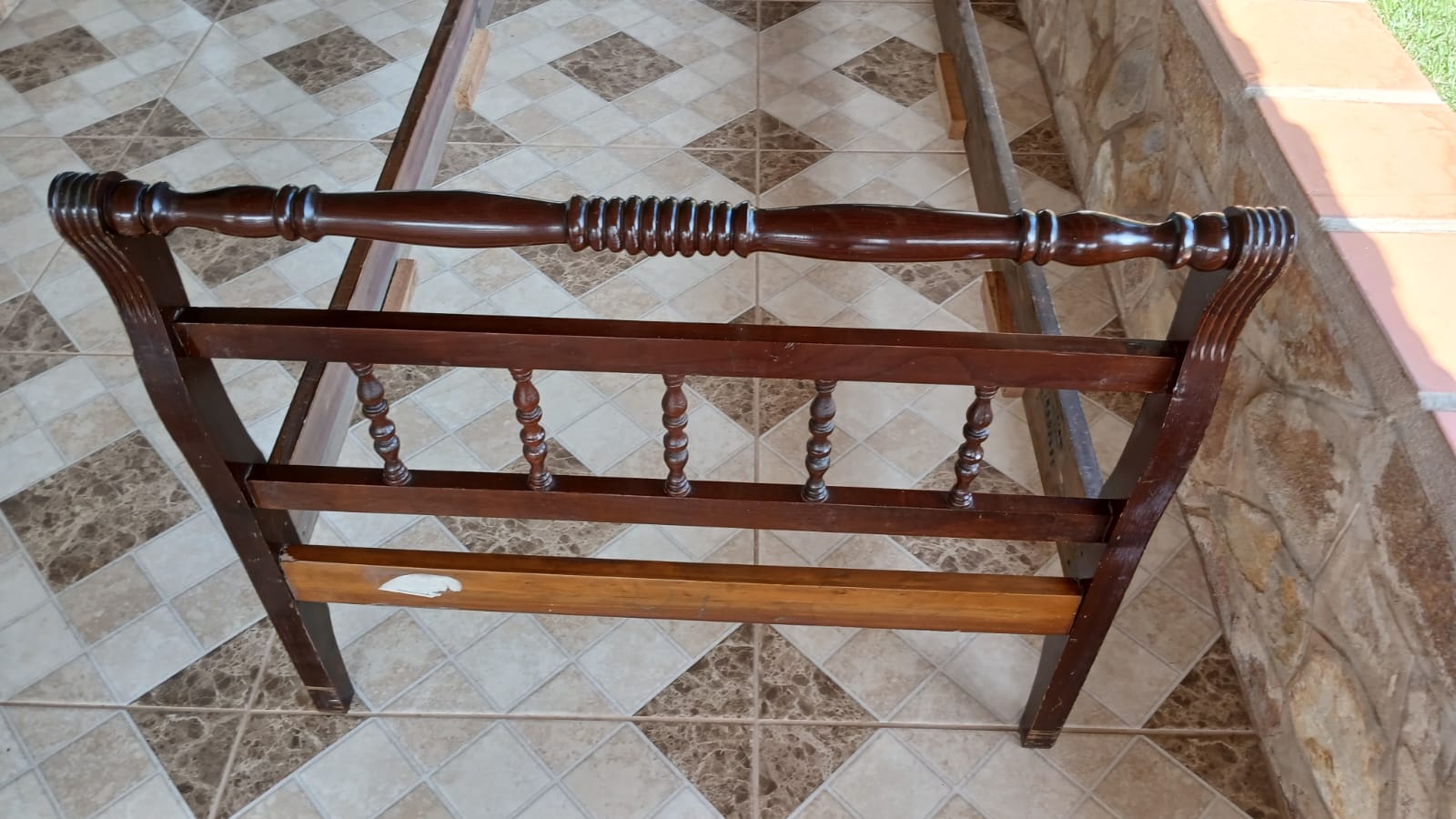 Cama de solteiro de madeira maciça anos 60 (valor unitário) 