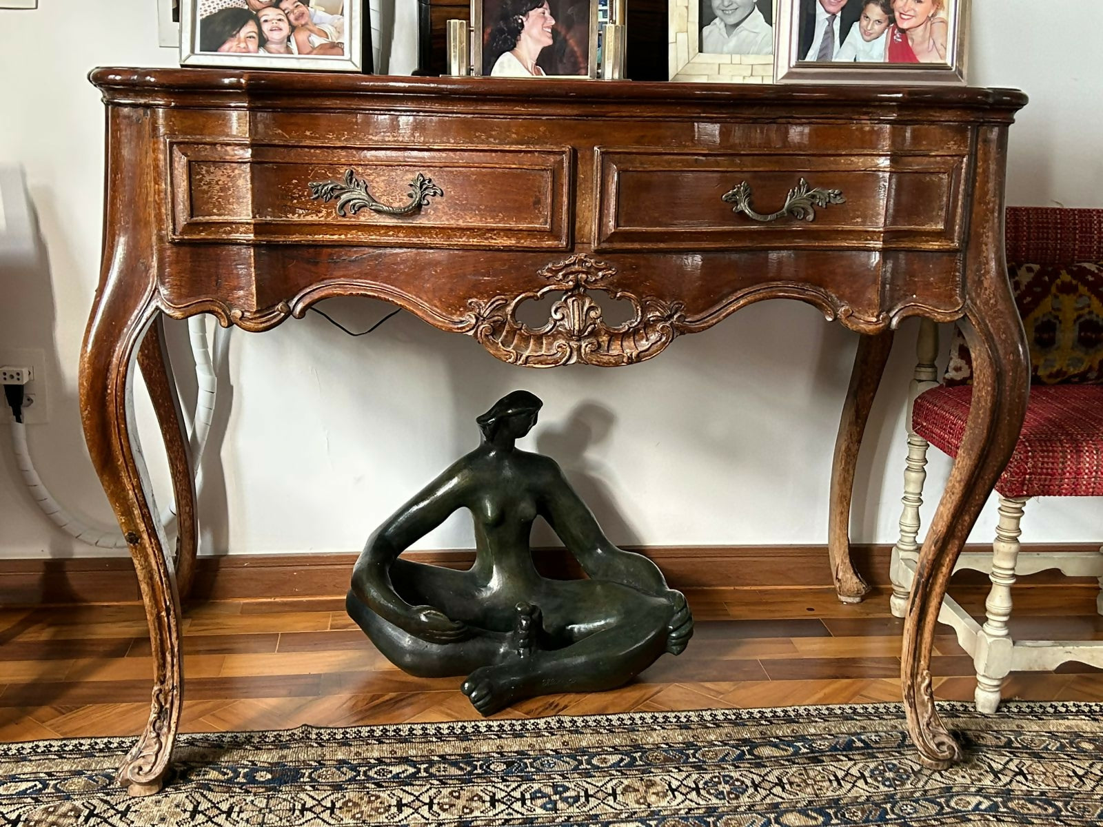 Mesa de Encostar / Console / Aparador estilo Luís XV em. madeira e decoração entalhada