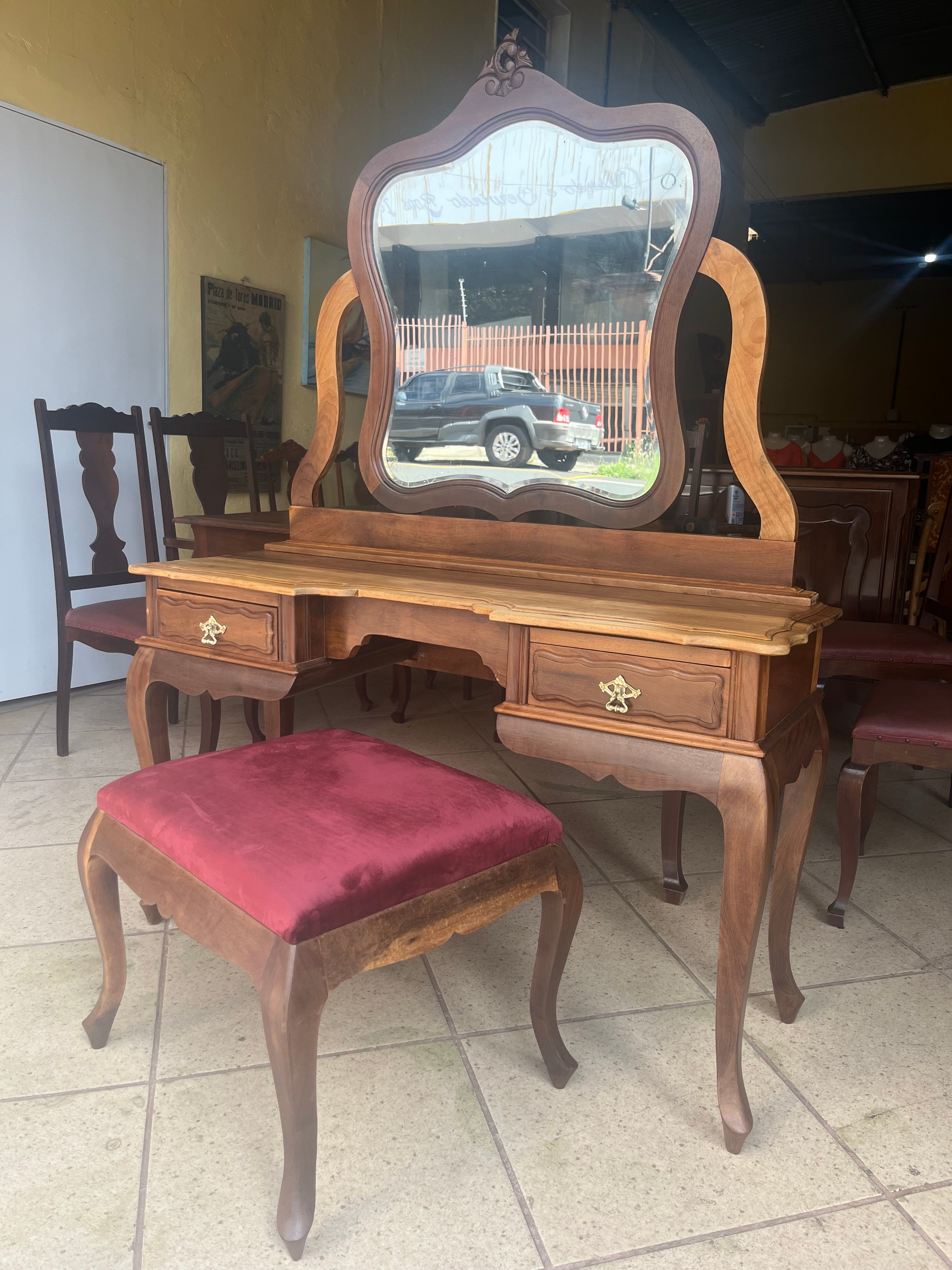PENTEADEIRA COM BANQUETA MADEIRA IMBUIA RESTAURADA